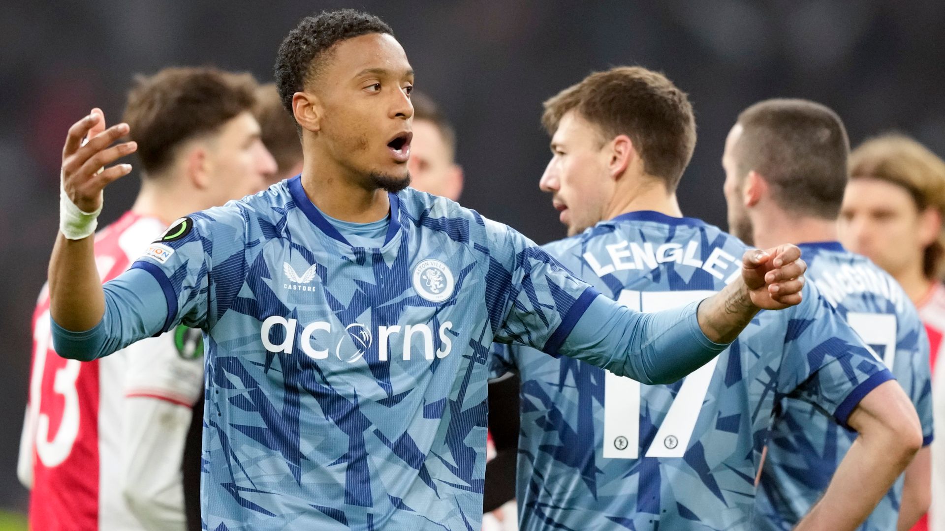 Ten-player Villa hold out for Ajax stalemate