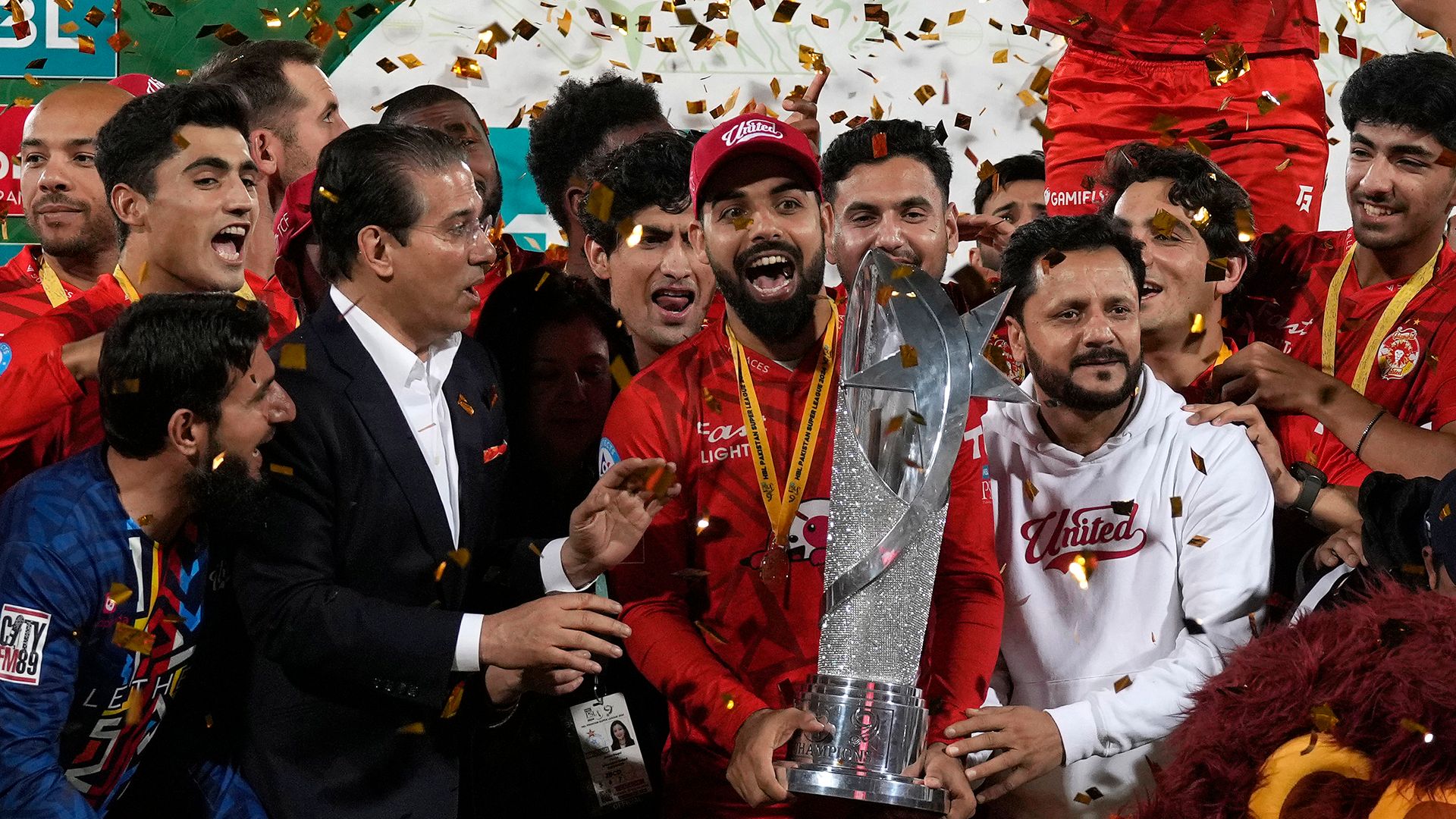 Islamabad beats Multan in thrilling PSL final with last-ball boundary
