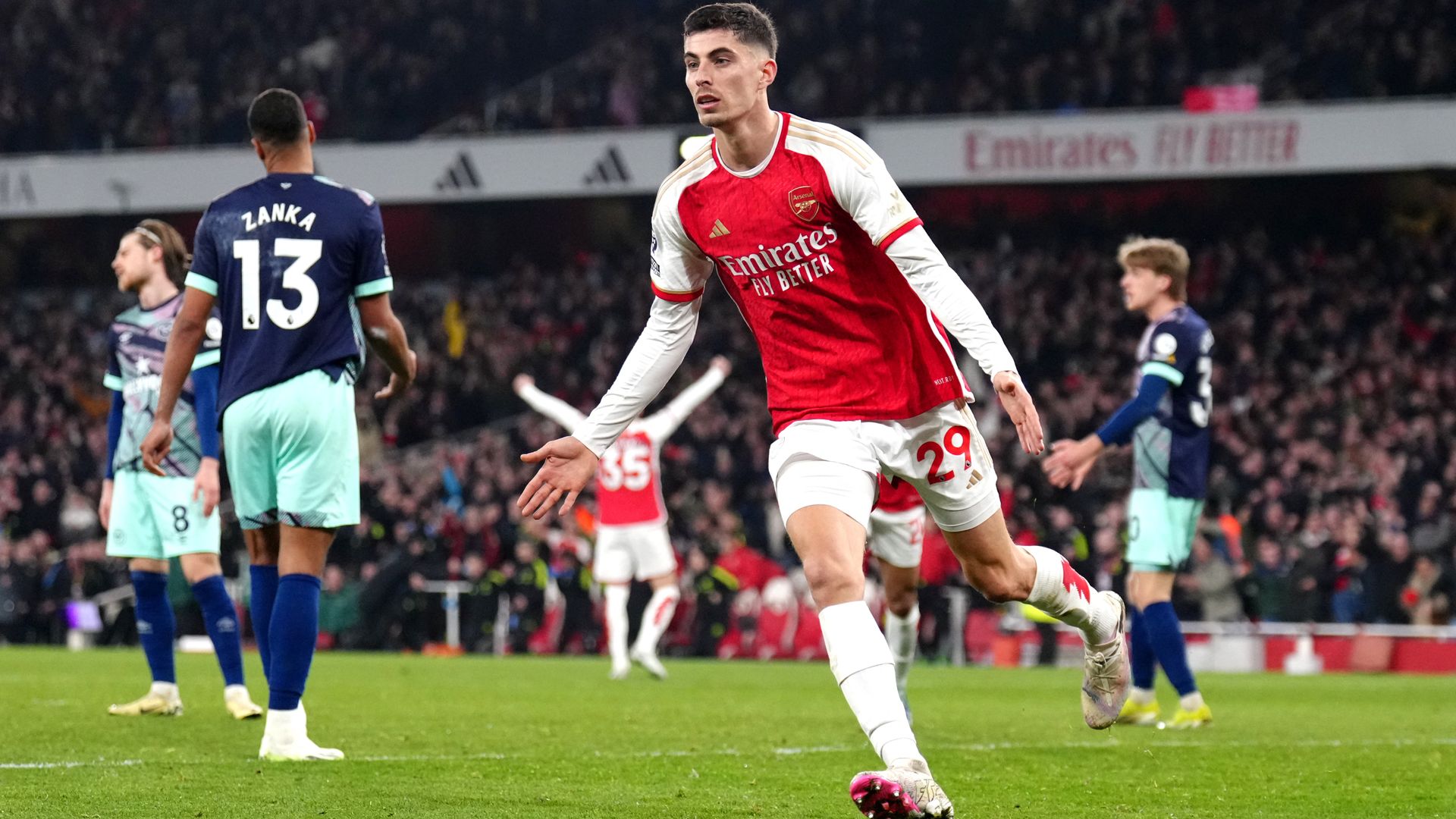 Havertz heads late winner to send Arsenal top after Ramsdale howler