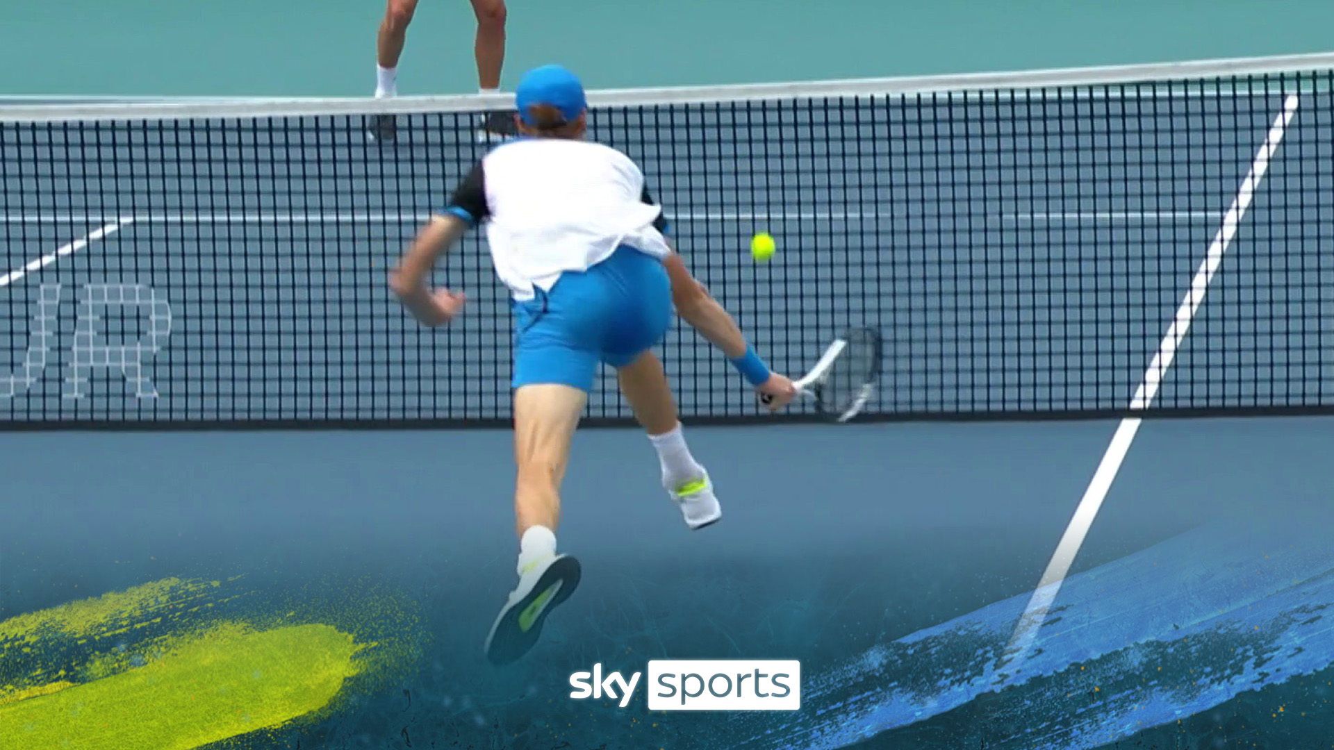 'Unusual to see that!' | Bizarre moment ball hits net TWICE!