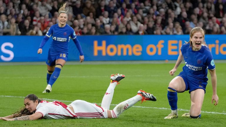 Sjoeke Nuksen doubled Chelsea's lead before half-time with her first of two goals