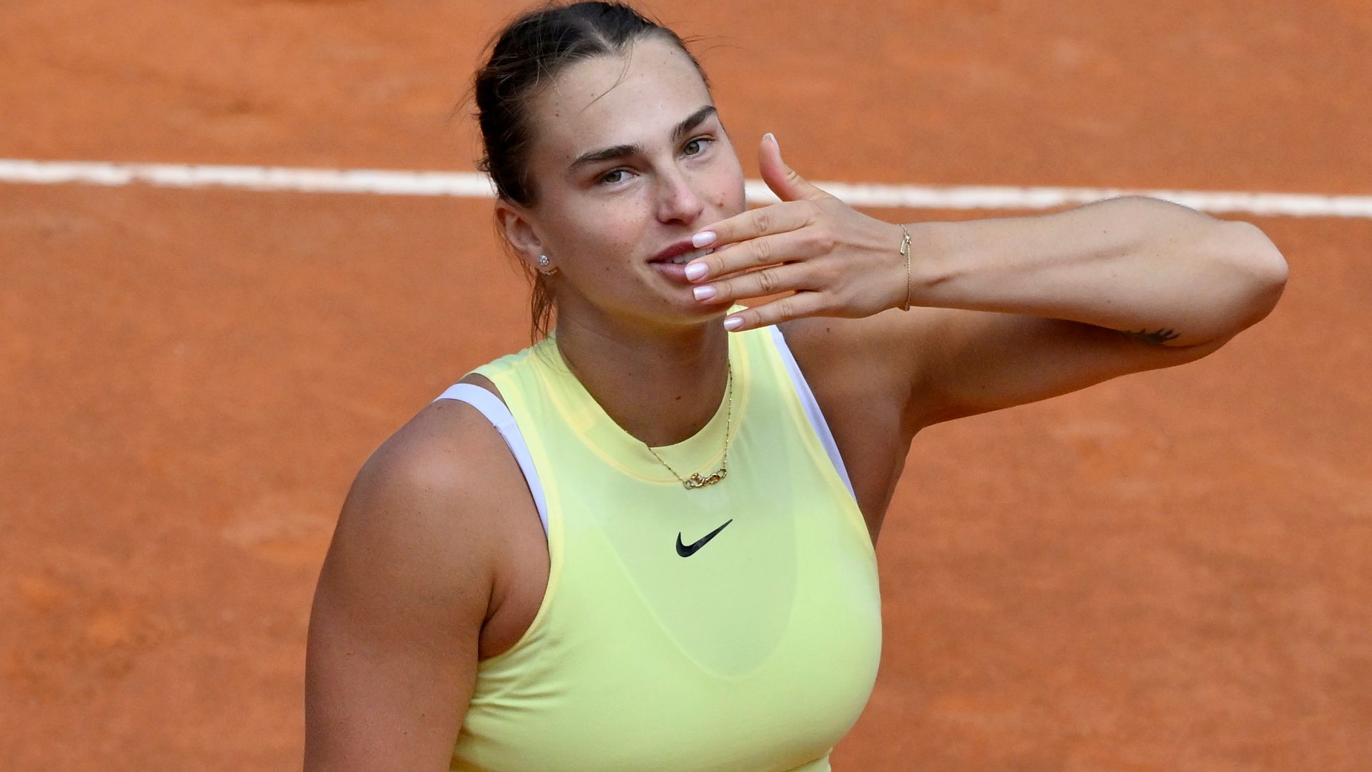 Sabalenka strolls into Rome semi-finals