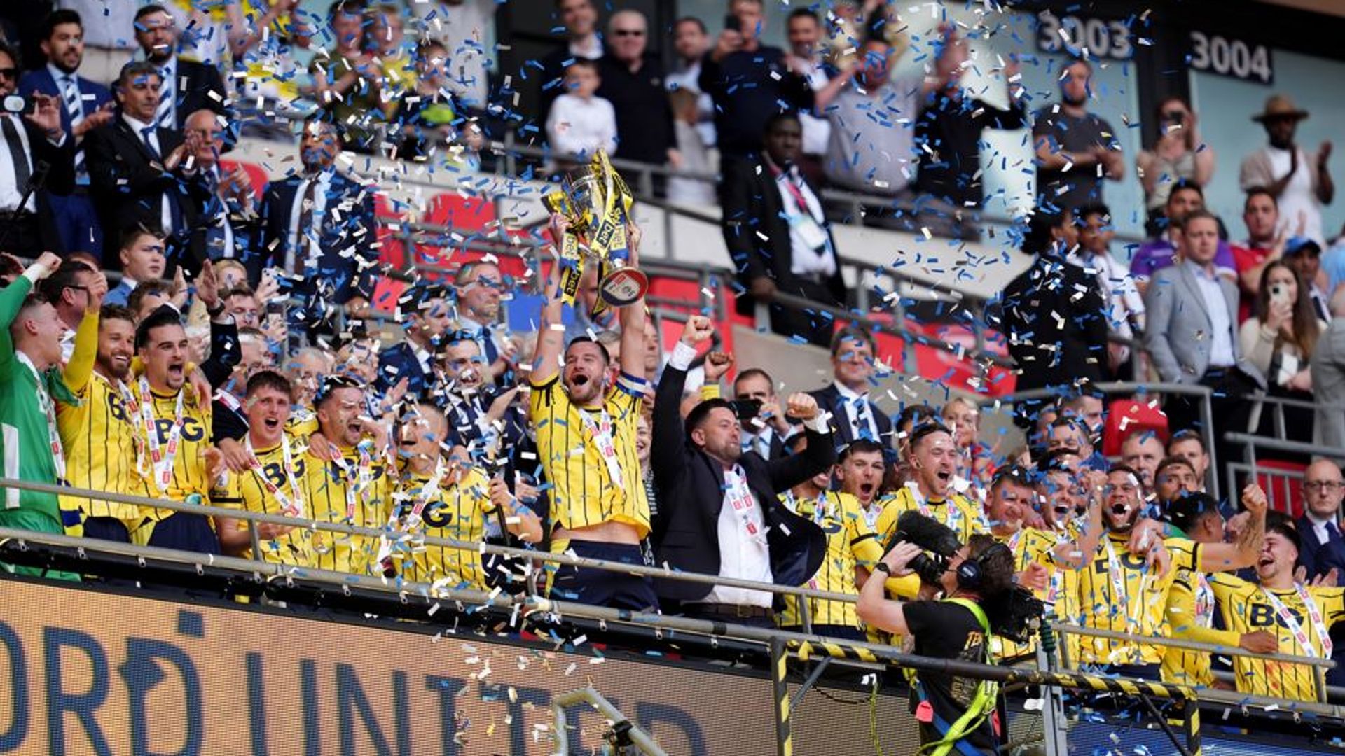 Oxford Utd beat Bolton to reach Championship for first time since 1999