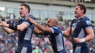 Sale Sharks boosted their hopes of reaching the Premiership play-offs with a big win over Leicester Tigers 