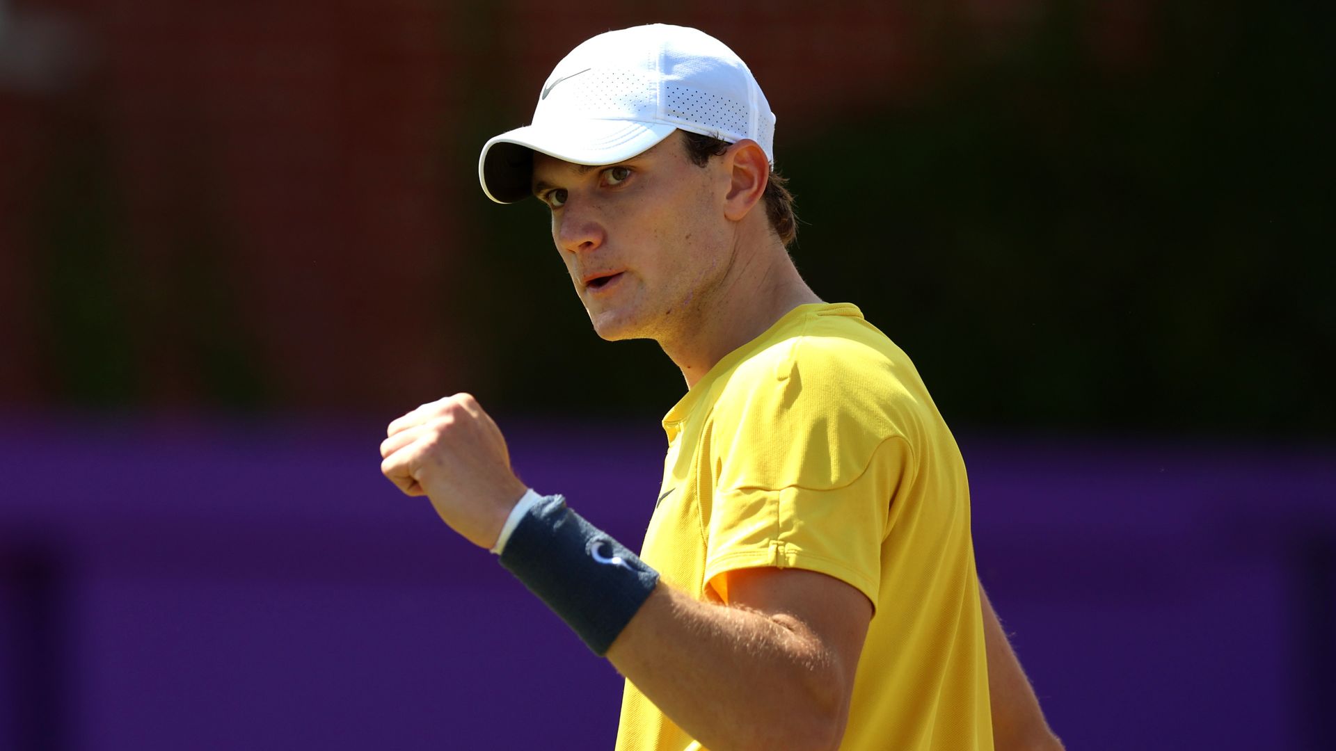 Draper stuns Alcaraz to move into Queen's quarter-finals