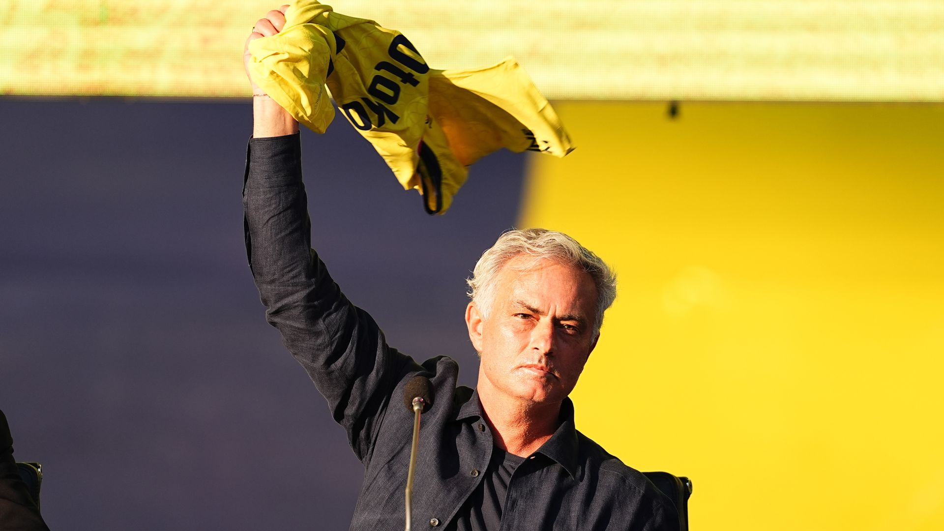 Mourinho unveiled as Fenerbahce coach