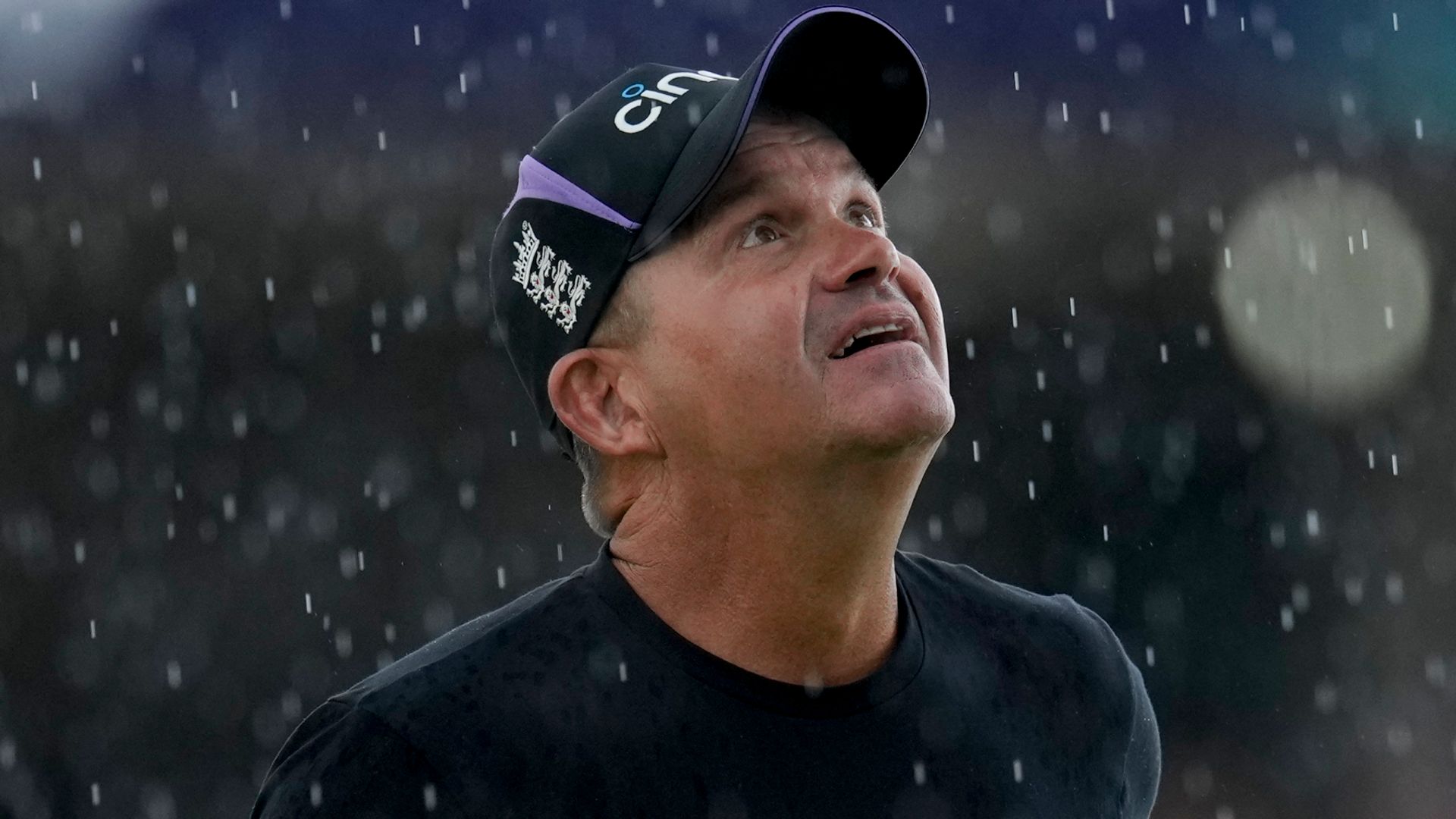 Mott wants to stay on as England coach's future 'hangs in the balance'