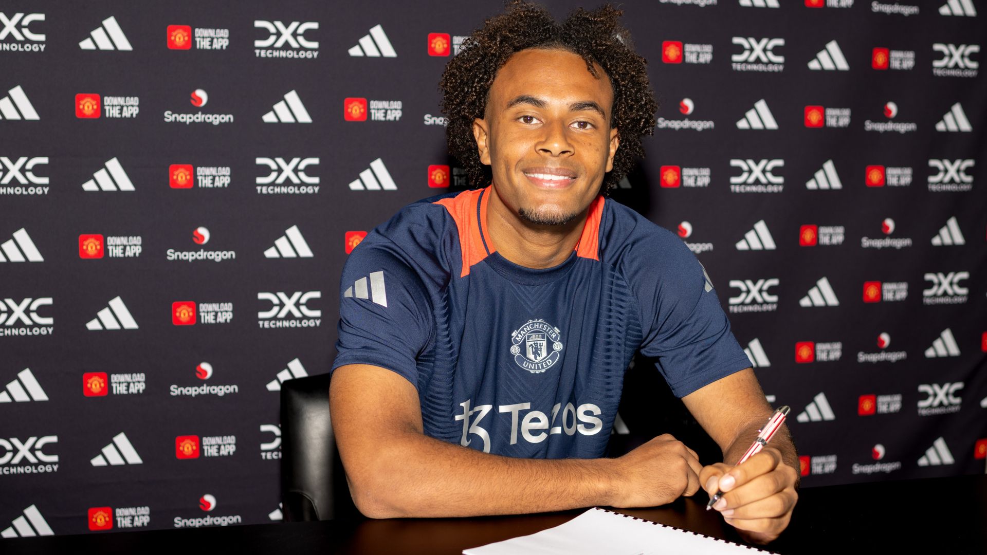 Man Utd complete £36.5m Zirkzee signing from Bologna