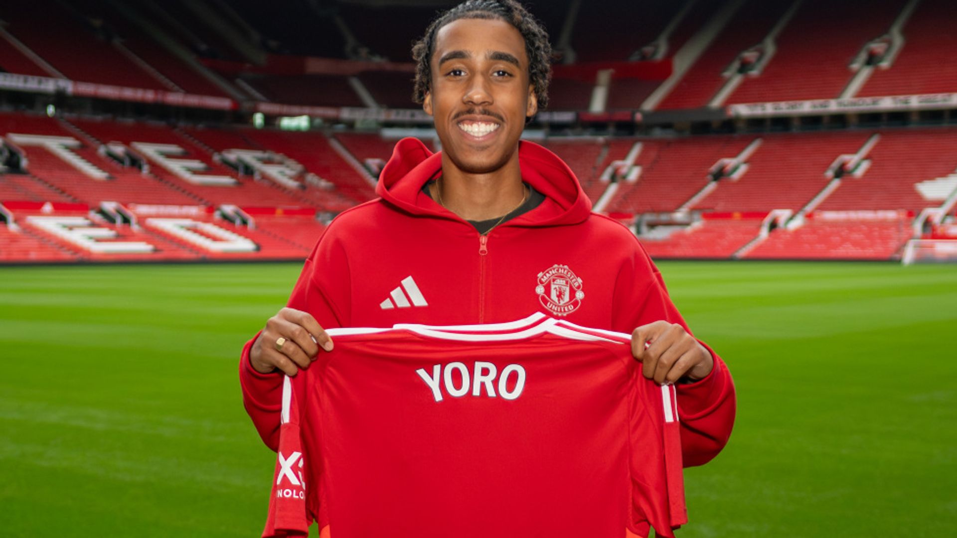 Yoro completes Man Utd move