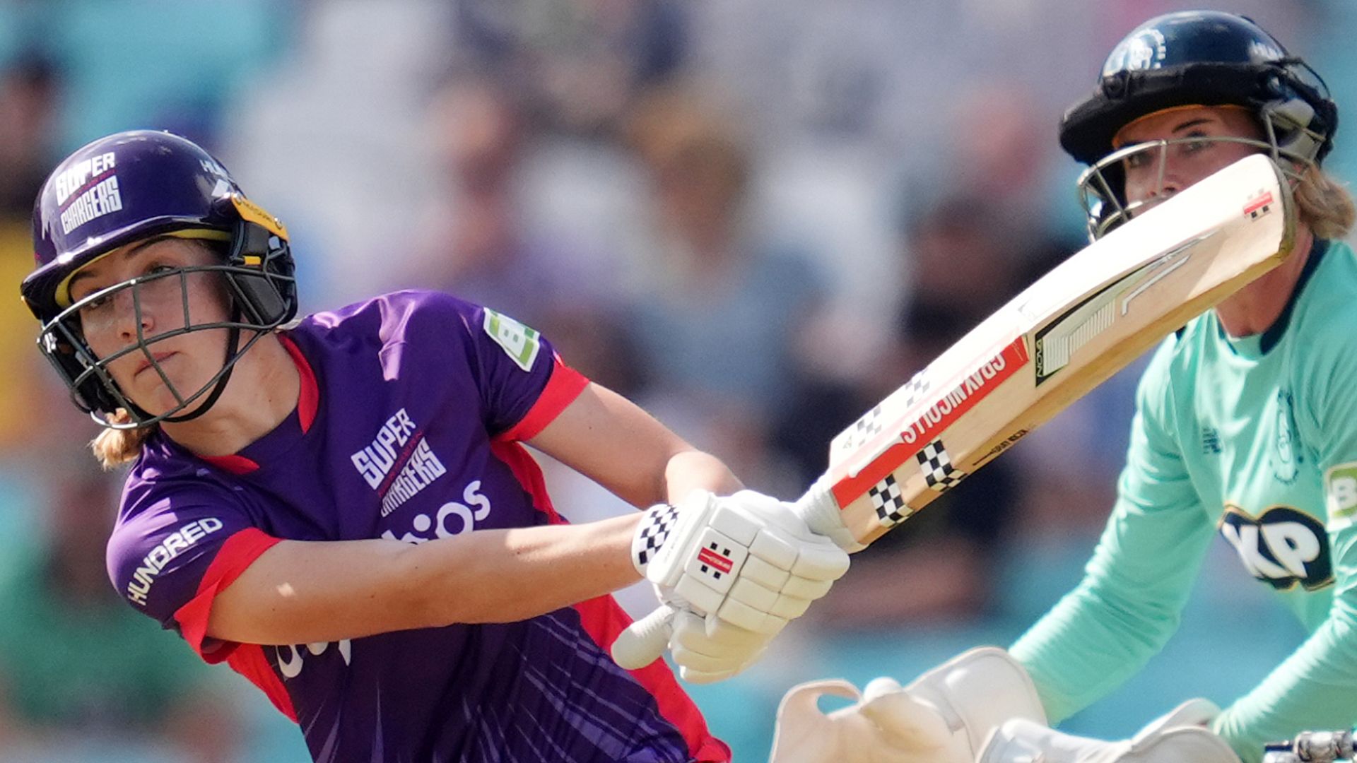 Sutherland leads Superchargers to emphatic win over Invincibles