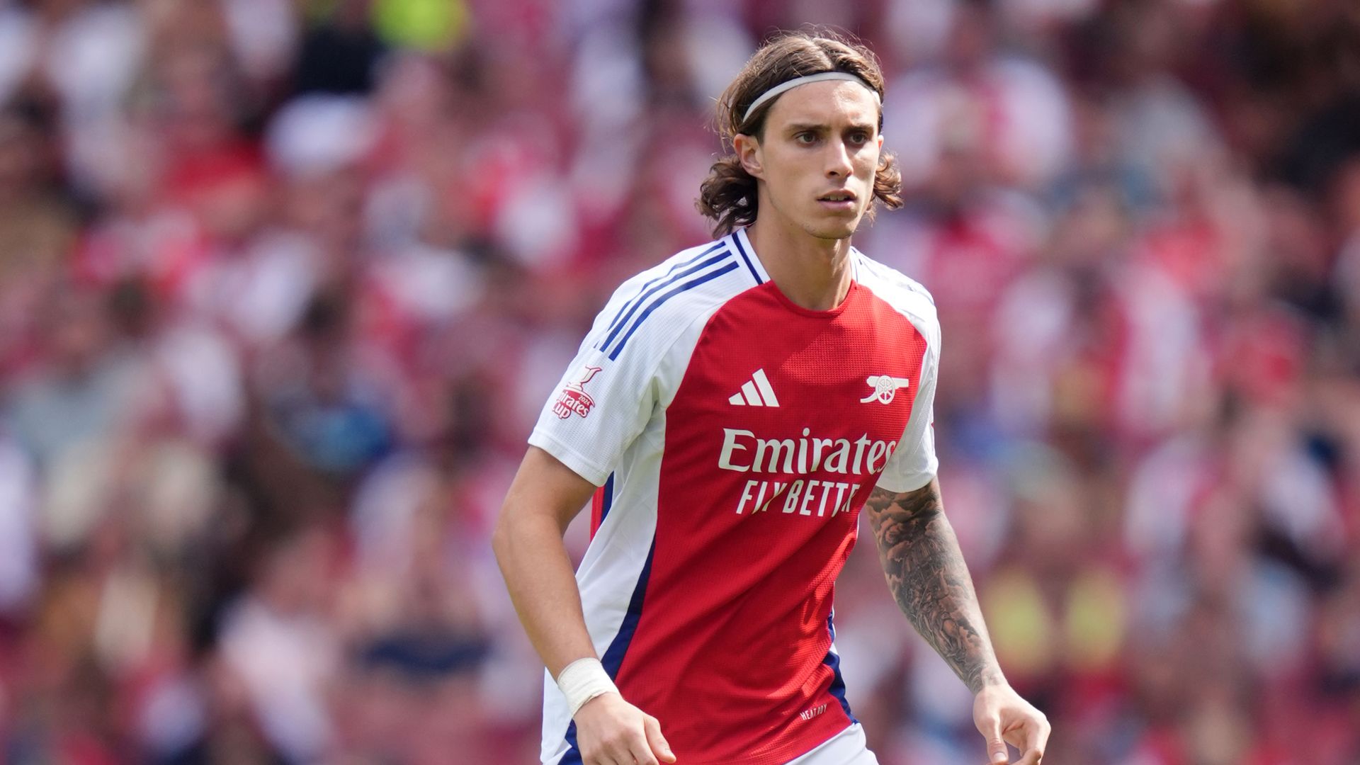 Calafiori makes debut as Arsenal show set-piece power to beat Lyon
