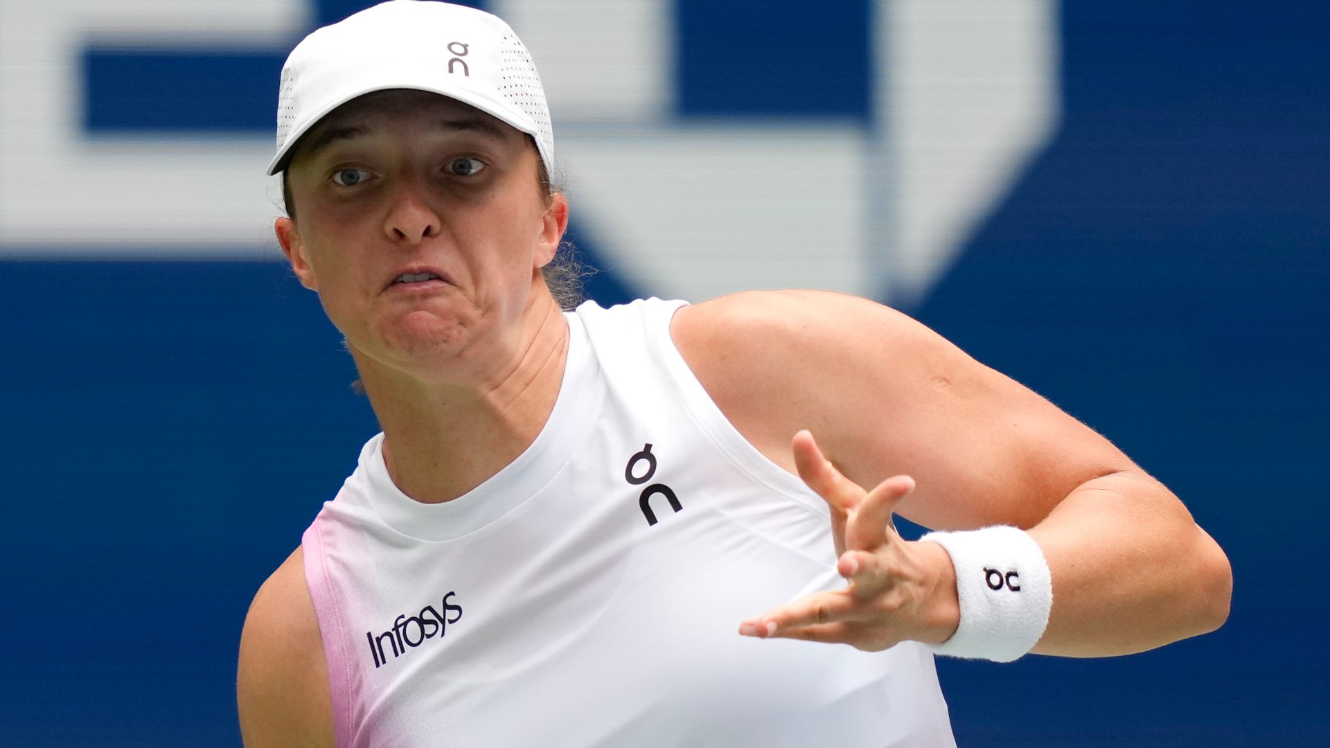 Swiatek, Sinner cruise into US Open third round