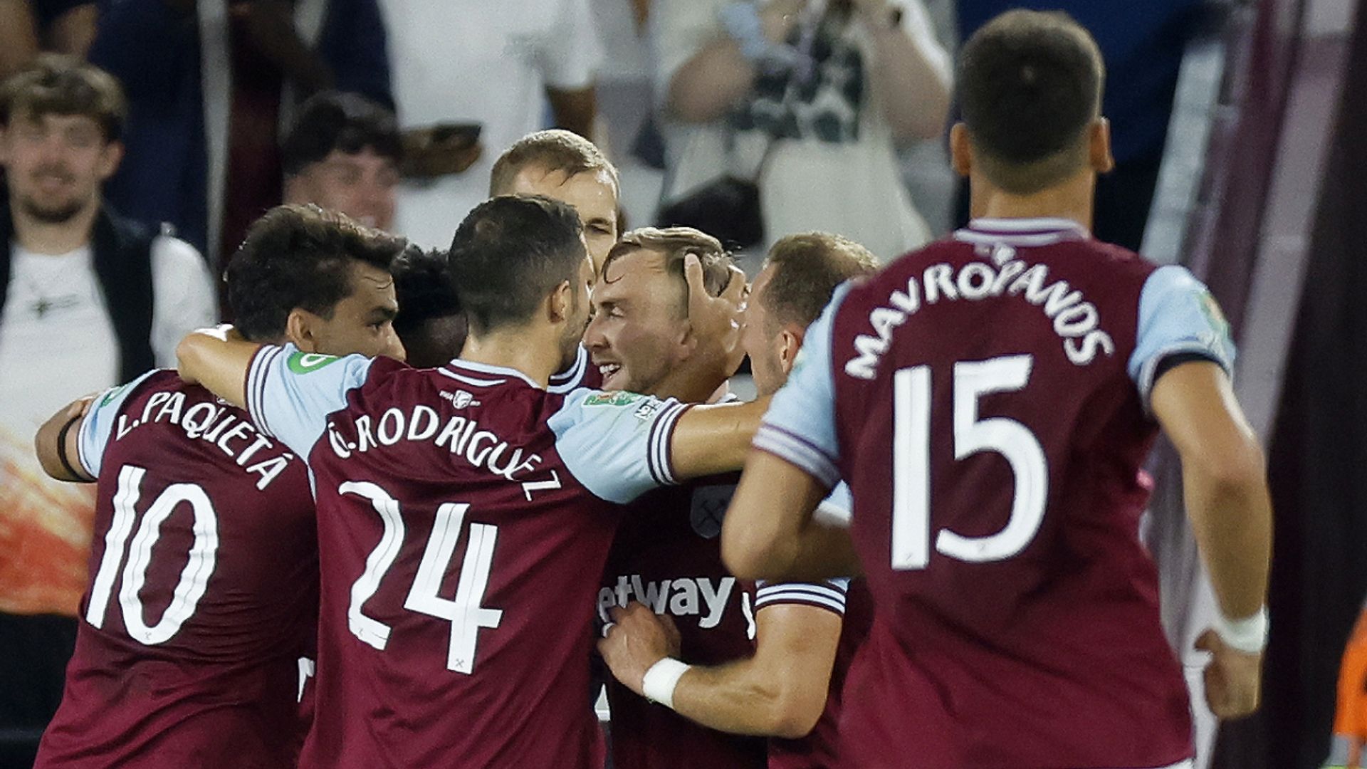 Bowen's late strike fires West Ham into third round