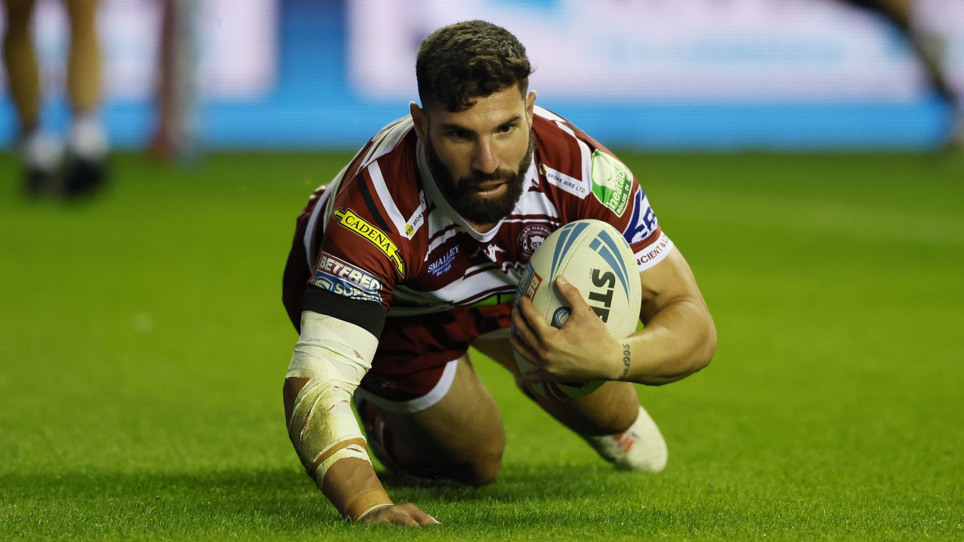 Warriors destroy Rhinos but battle for Shield goes to final day
