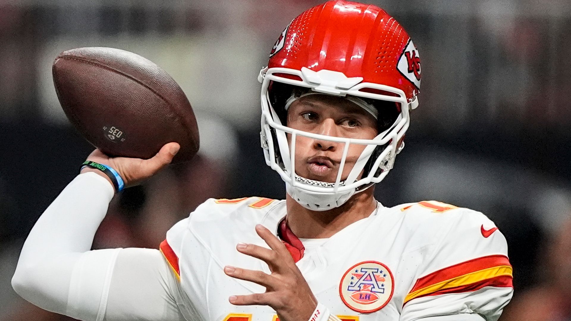 Mahomes stars as Chiefs beat Falcons to maintain unbeaten start