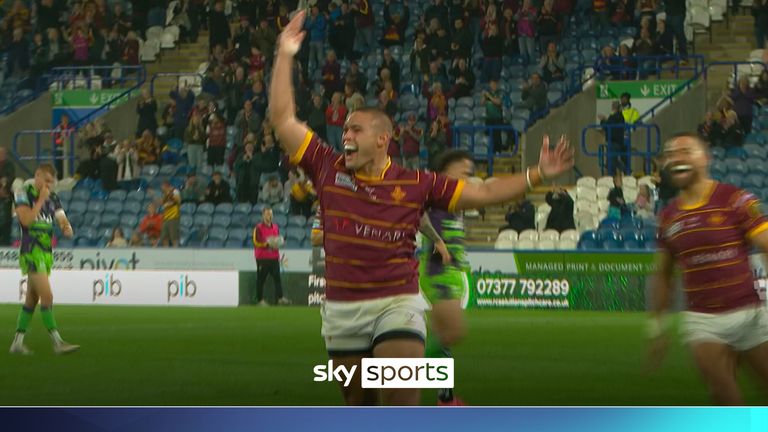 Tui Lolohea scores stunning try for the Huddersfield Giants against the Castleford Tigers in the Betfred Super League