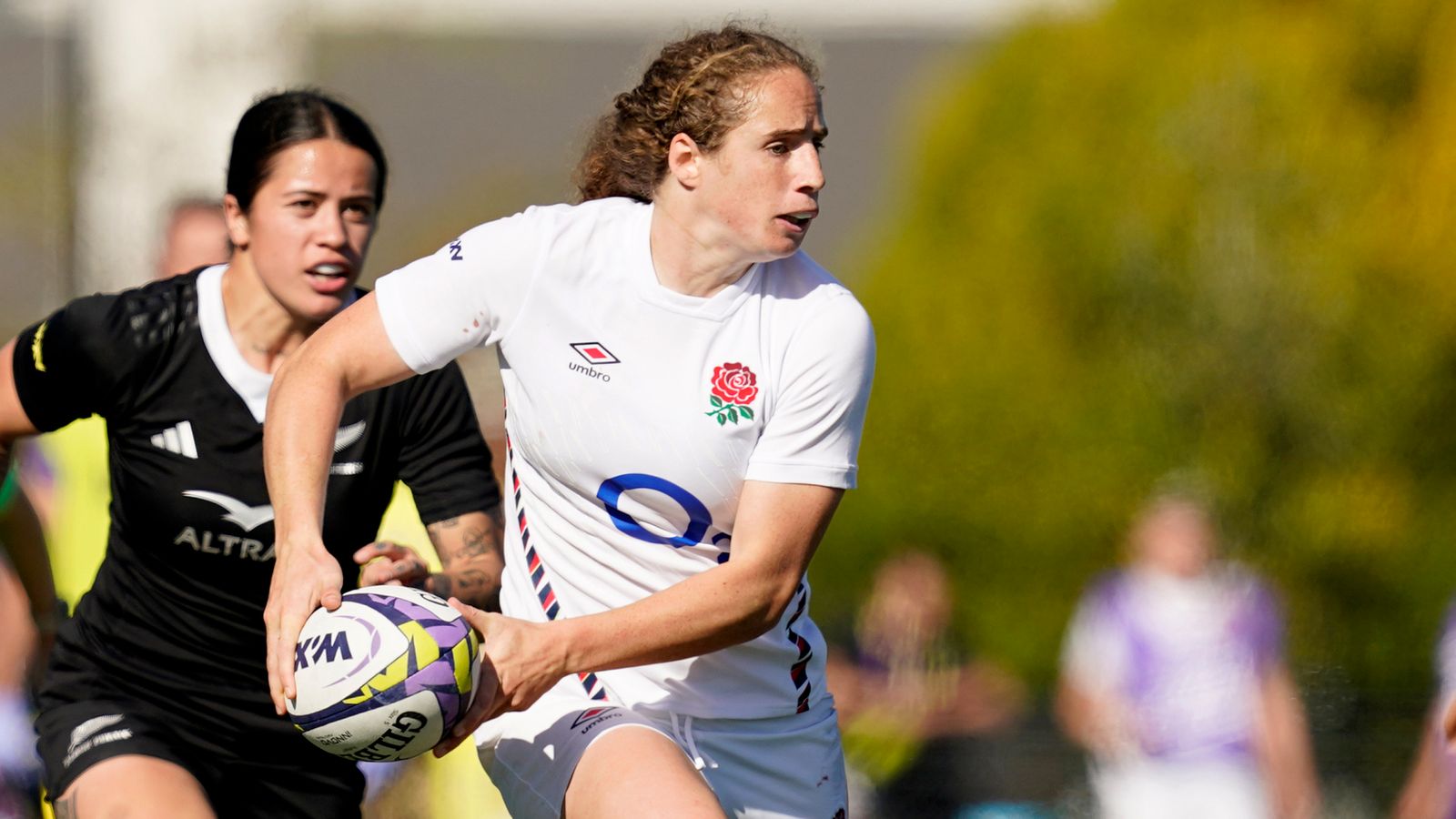 WXV1: Las Red Roses de Inglaterra demuestran ser demasiado fuertes para las Black Ferns de Nueva Zelanda en la victoria de la Ronda 2 por 49-31