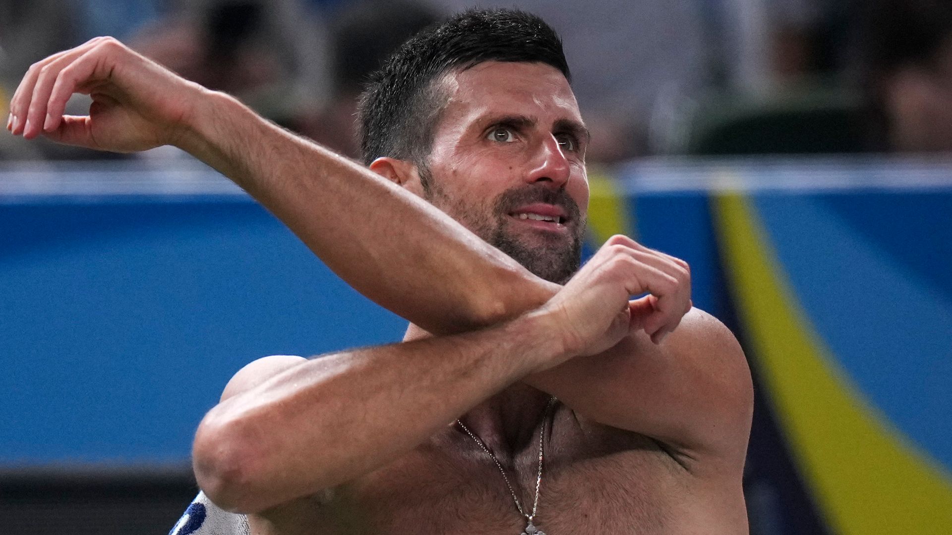 Djokovic se enfrentará a Sinner mientras apunta al título número 100 de su carrera