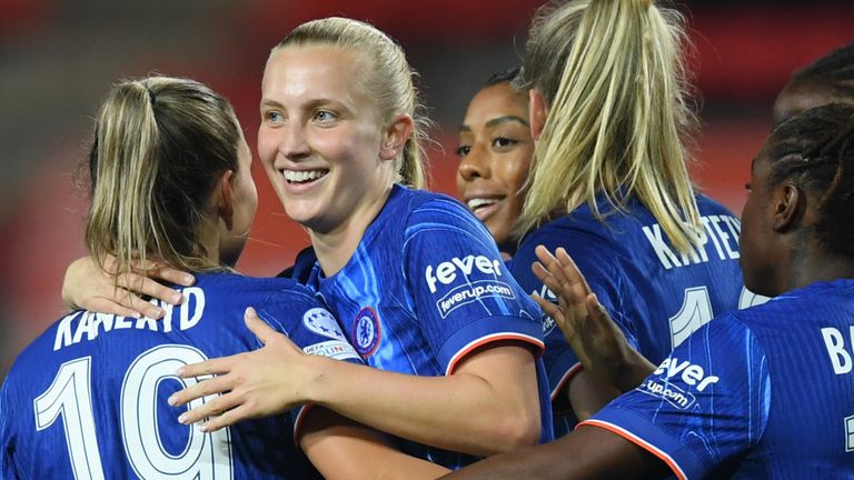Aggie Beever-Jones scored early on to help Chelsea cruise past Twente and maintain their perfect start