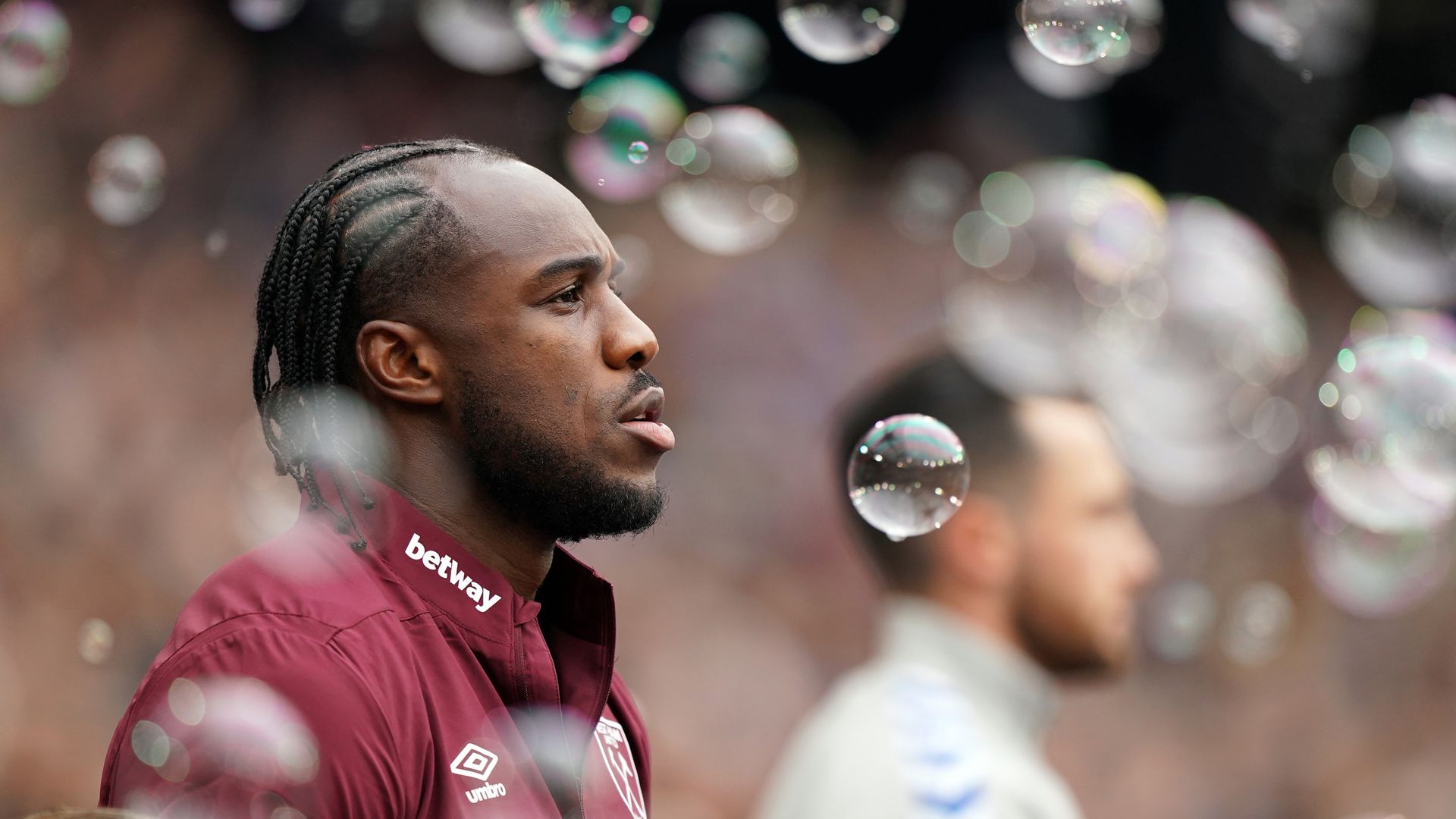 West Ham's Antonio undergoes leg surgery after traffic accident