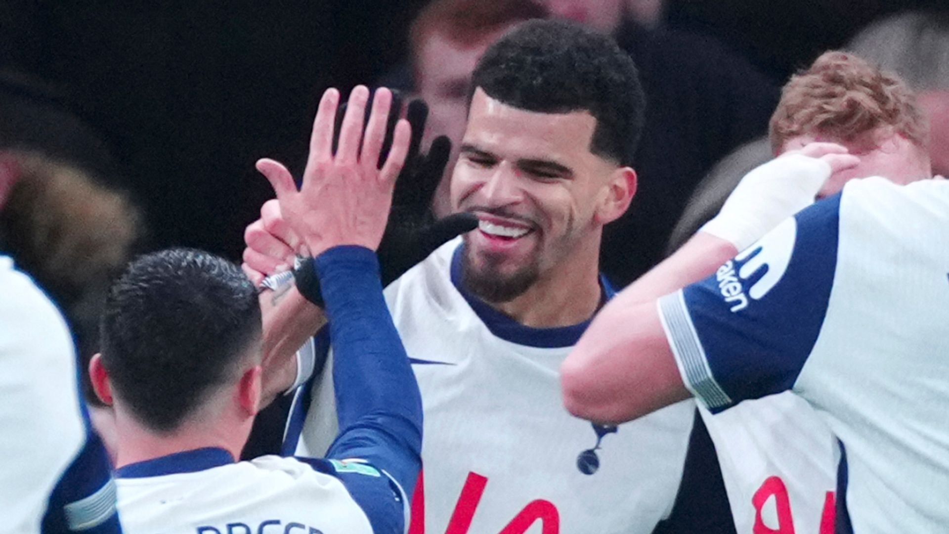 Solanke slams Spurs ahead after Man Utd 'gift' LIVE! & highlights