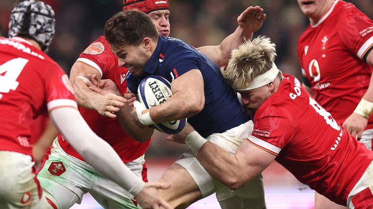 Antoine Doubont played the star while France Wales crushed in the six nations match on Friday in Paris