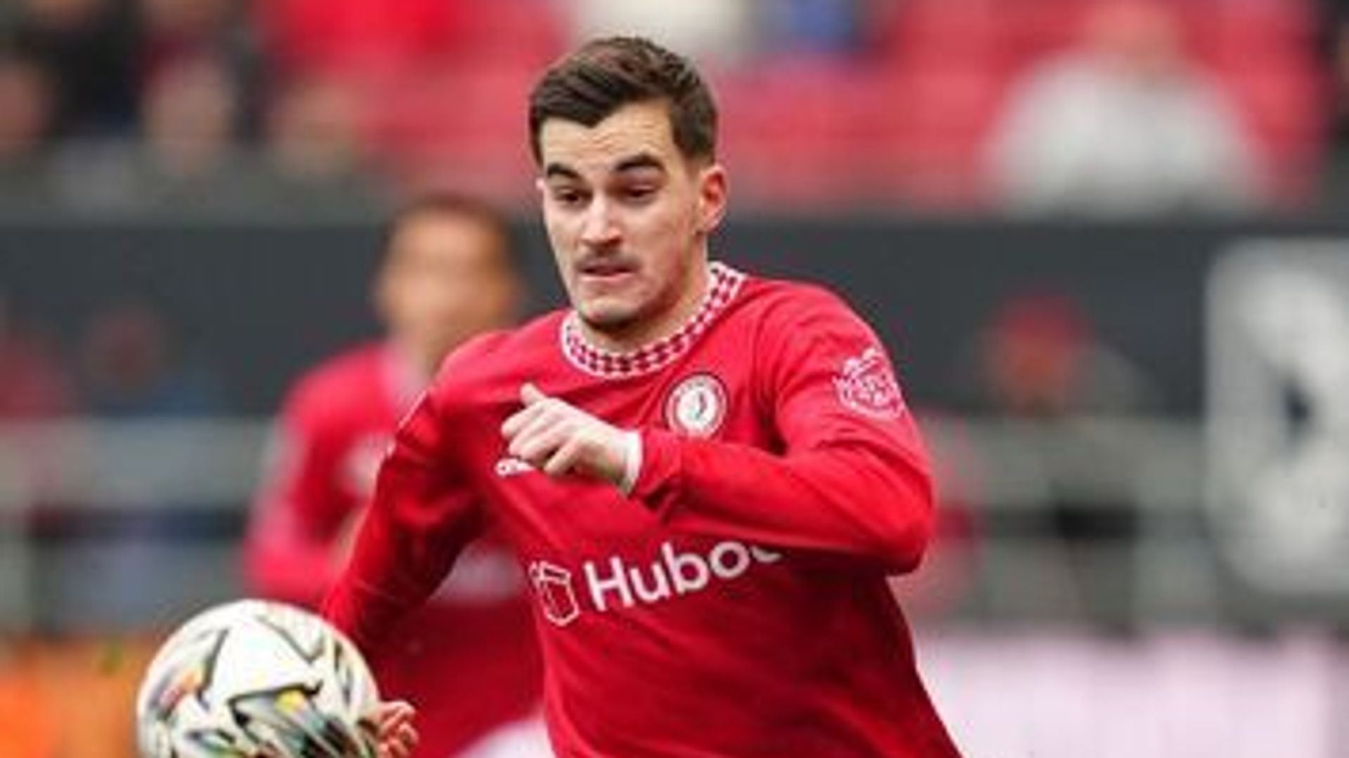 Bristol City battle back for point against 10-player Hull