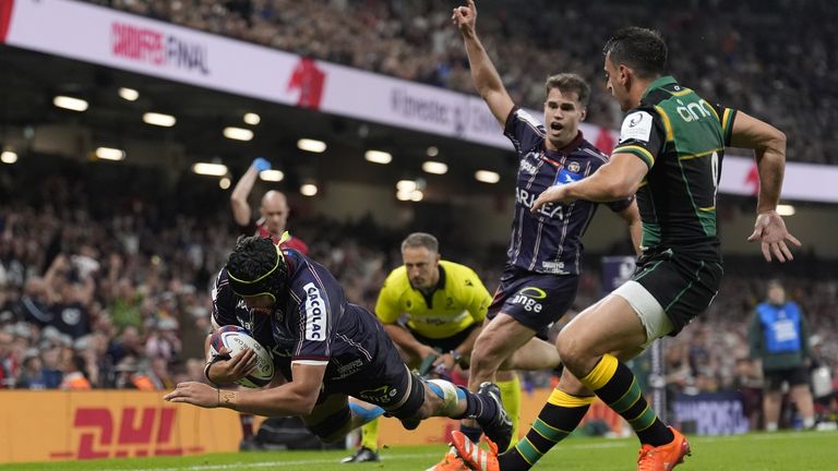 Lock Adam Coleman dived over in the corner after a magic Matthieu Jalibert assist for Bordeaux's second try 