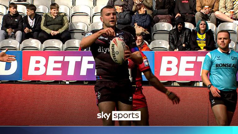 Max Jowitt scored a brilliant opening try for Wakefield against Castleford at Magic Weekend