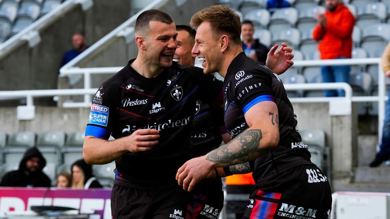 Tom Johnstone scored early in the second half for Wakefield as their dominance continued