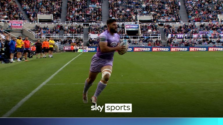 Wigan duo Abbas Miski and Field link up for a brilliant try