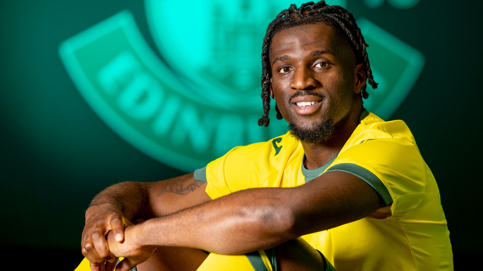 Bushiri: I turned down other clubs to sign new Hibs deal