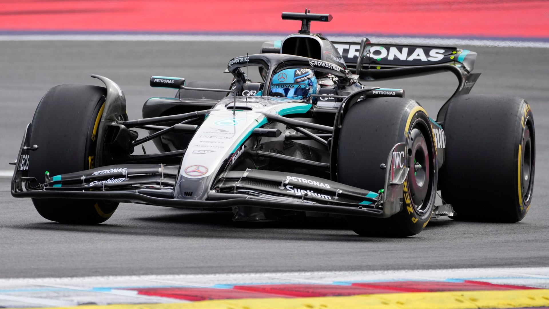 Russell reprimanded for Austrian GP qualifying pit lane breach