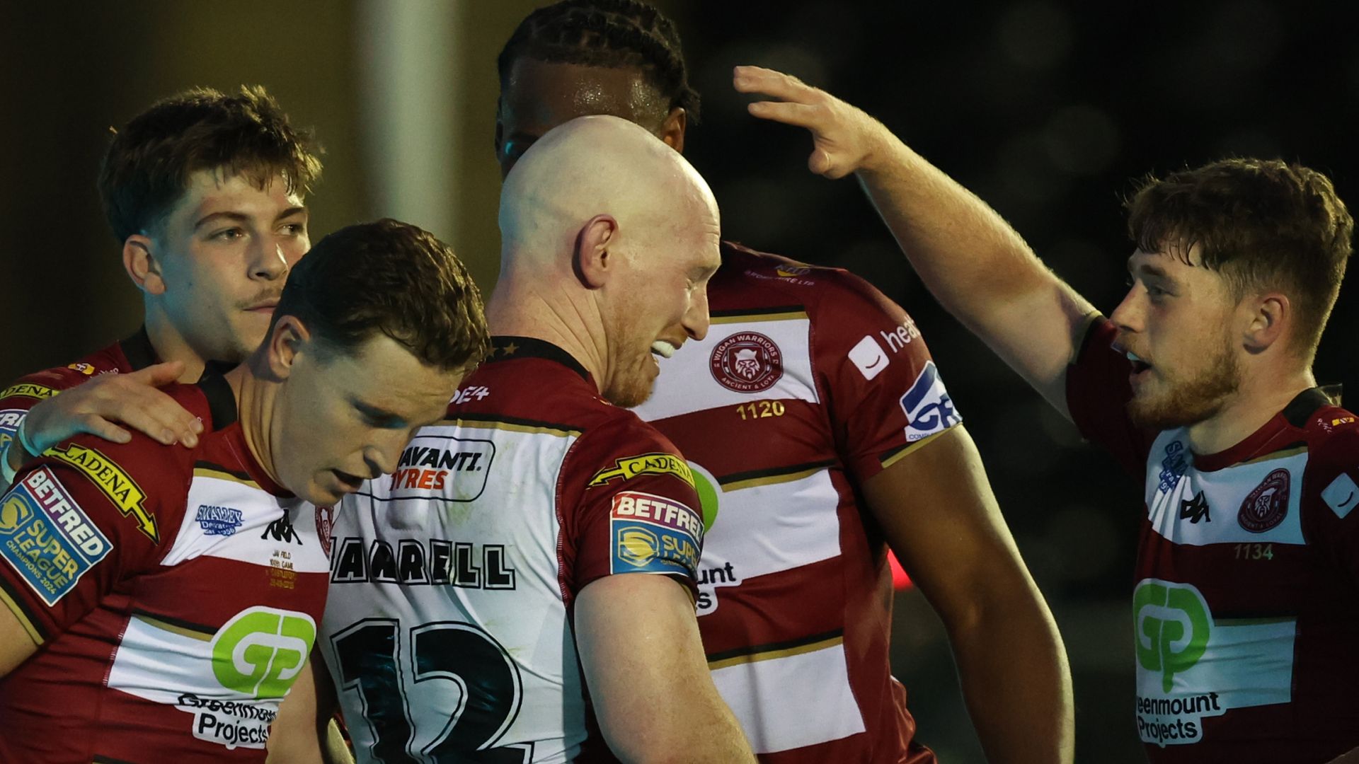 Farrell scores late try as Wigan snatch win over Castleford after big scare