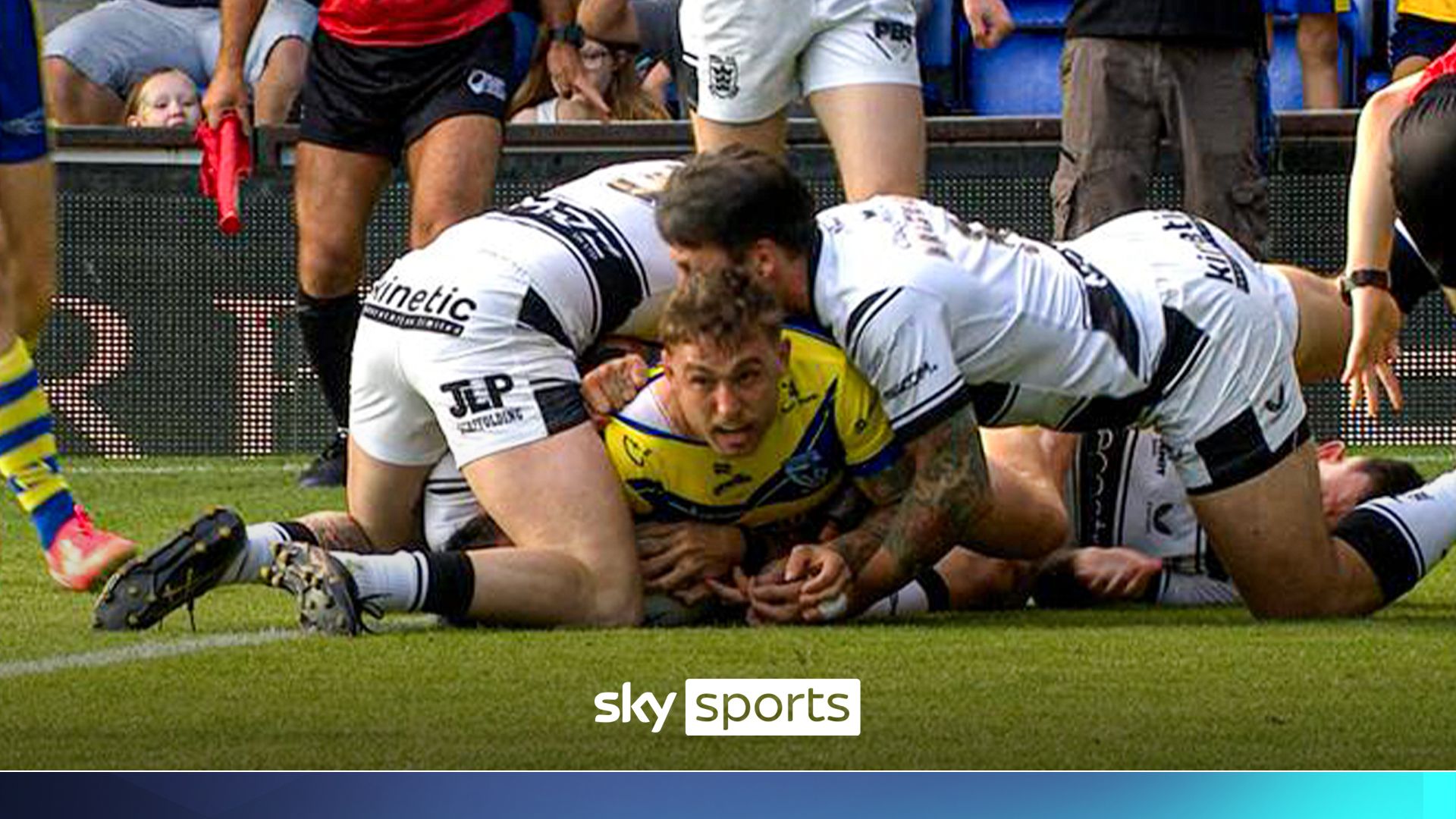 Powell powers through to extend Warrington Wolves' lead against Hull FC