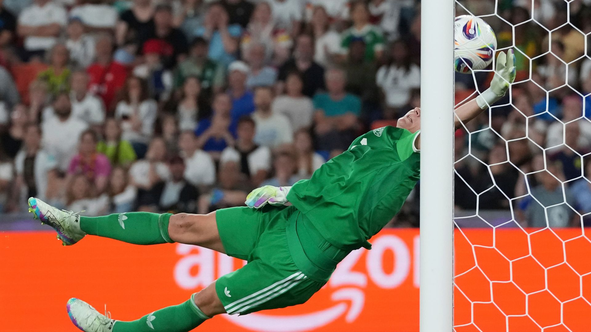 10-player Germany beat France on penalties to book semi-final spot LIVE!