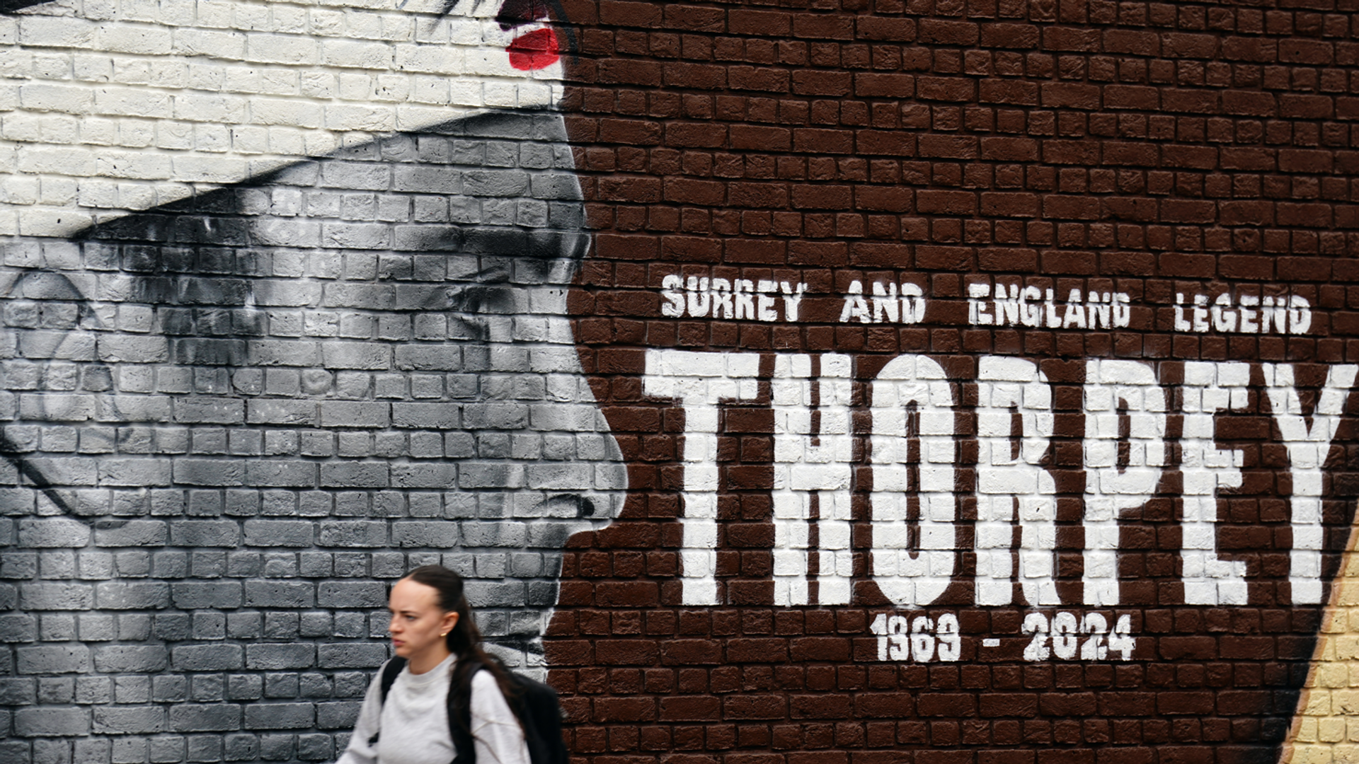Oval pays tribute to 'toughest cricketer' and 'cherished player' Thorpe