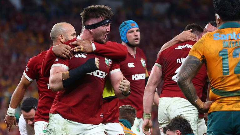 Tom Curry, Lions Brisbane'de Avustralya'yı yendiğinde etkileyici bir bireysel performansta golcüler arasındaydı 