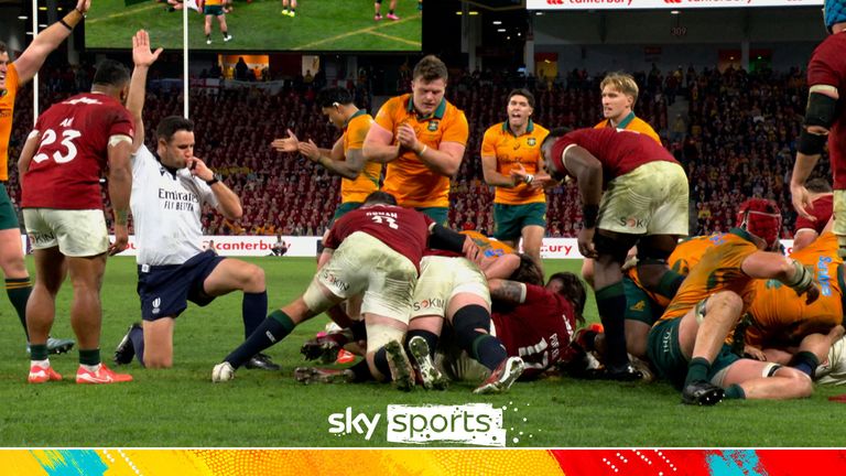 Replacement back-row Carlo Tizzano got over for Australia's second try once they were 19 points behind