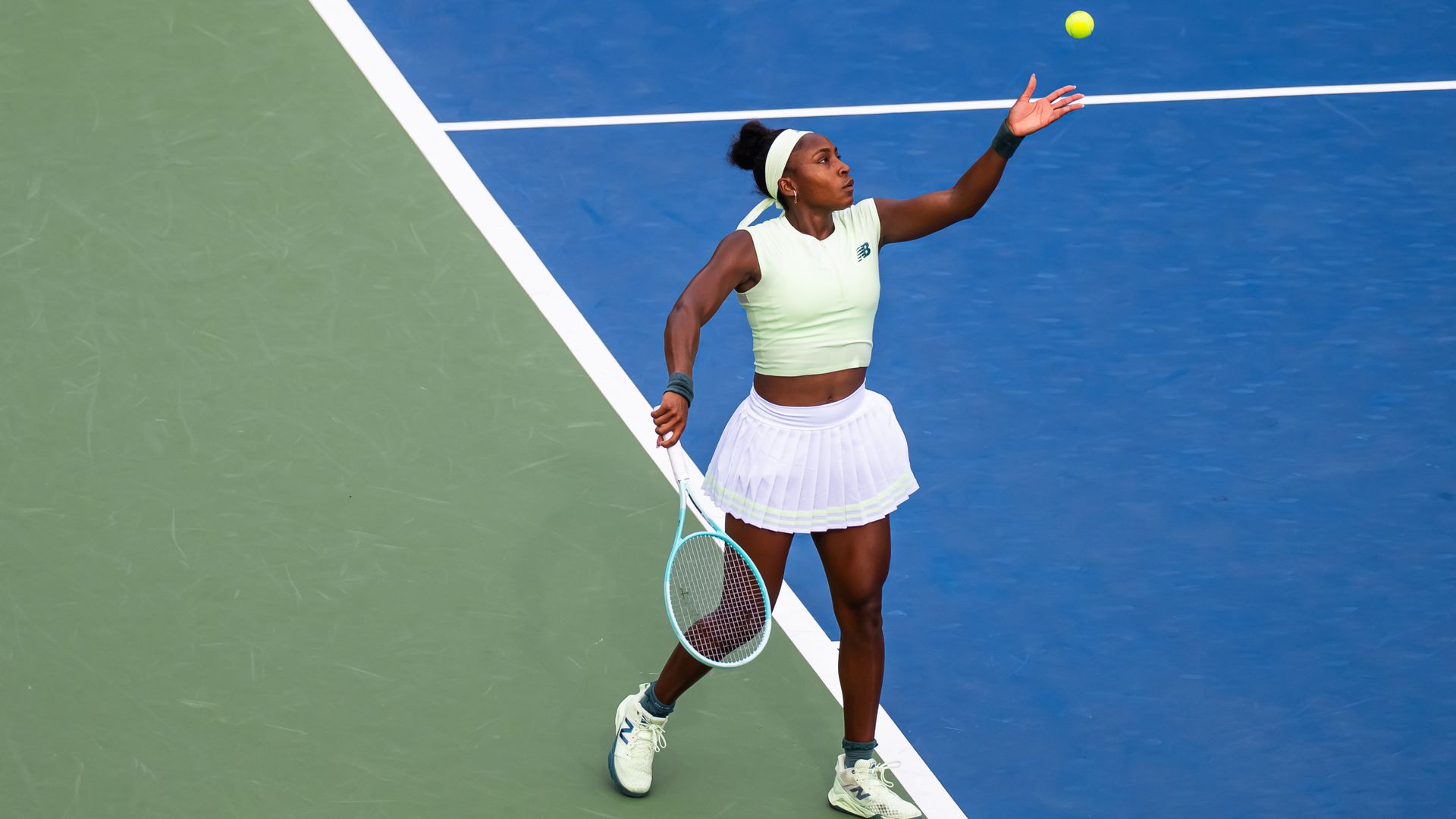 Gauff survives in Canada as double-fault troubles continue