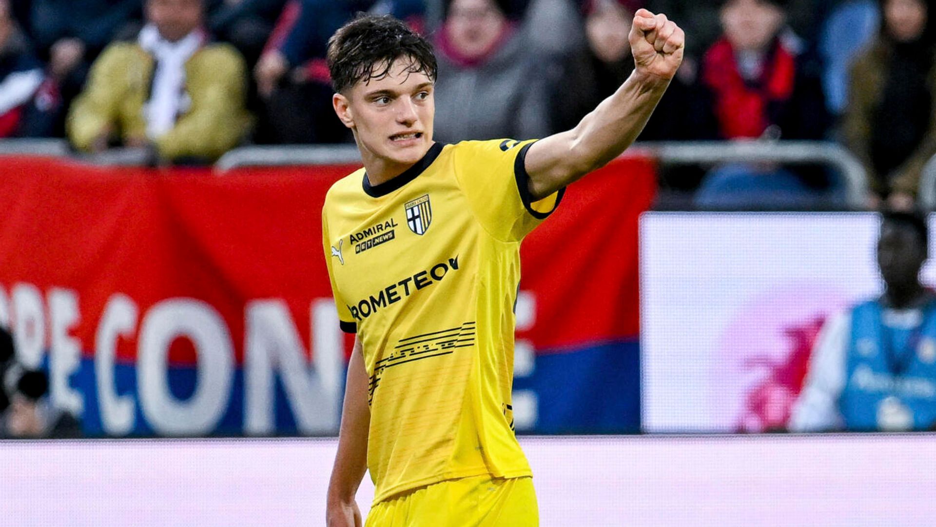 Liverpool agree deal to sign defender Leoni