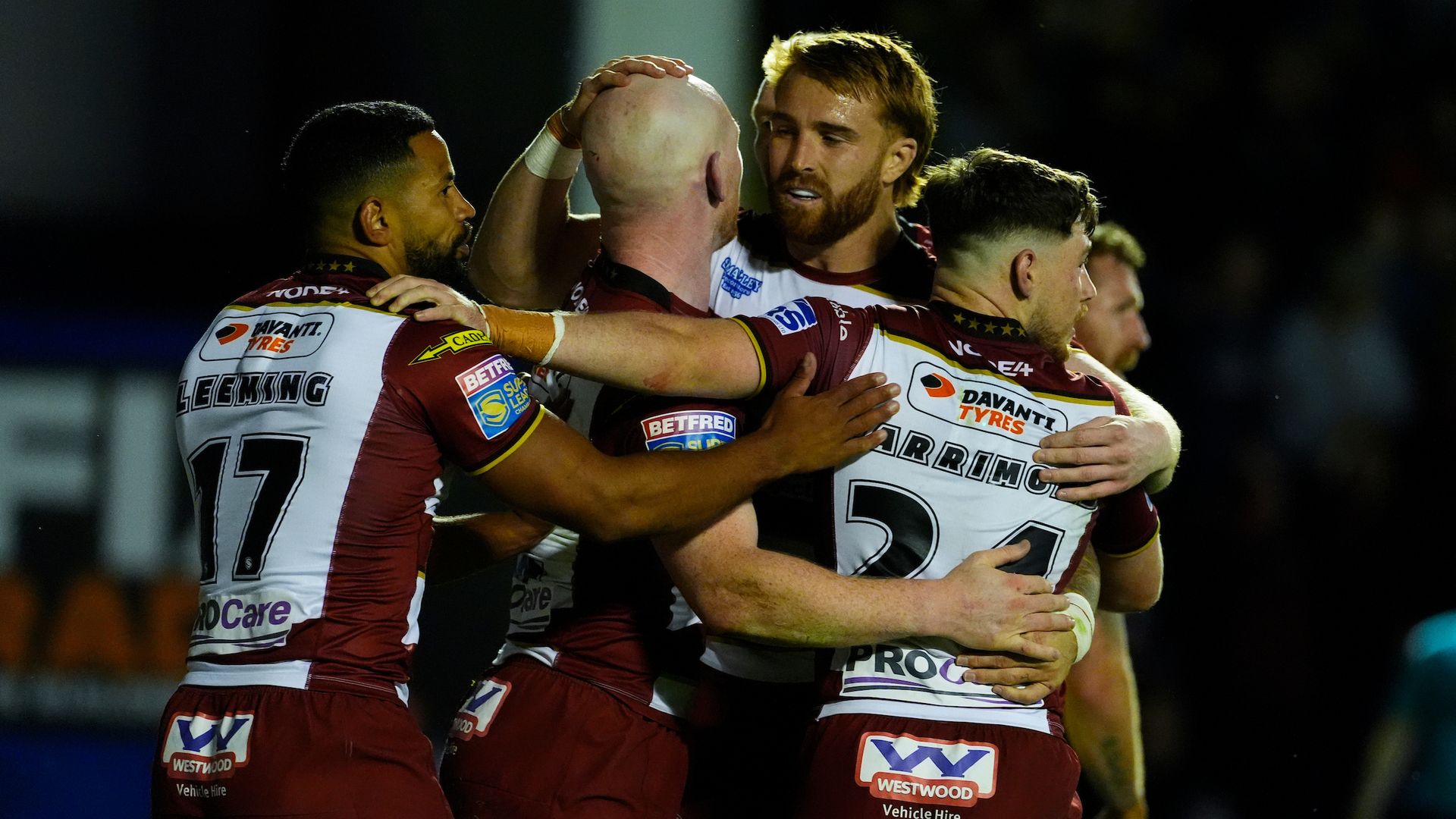 Eckersley inspires Wigan win to close in on Super League summit