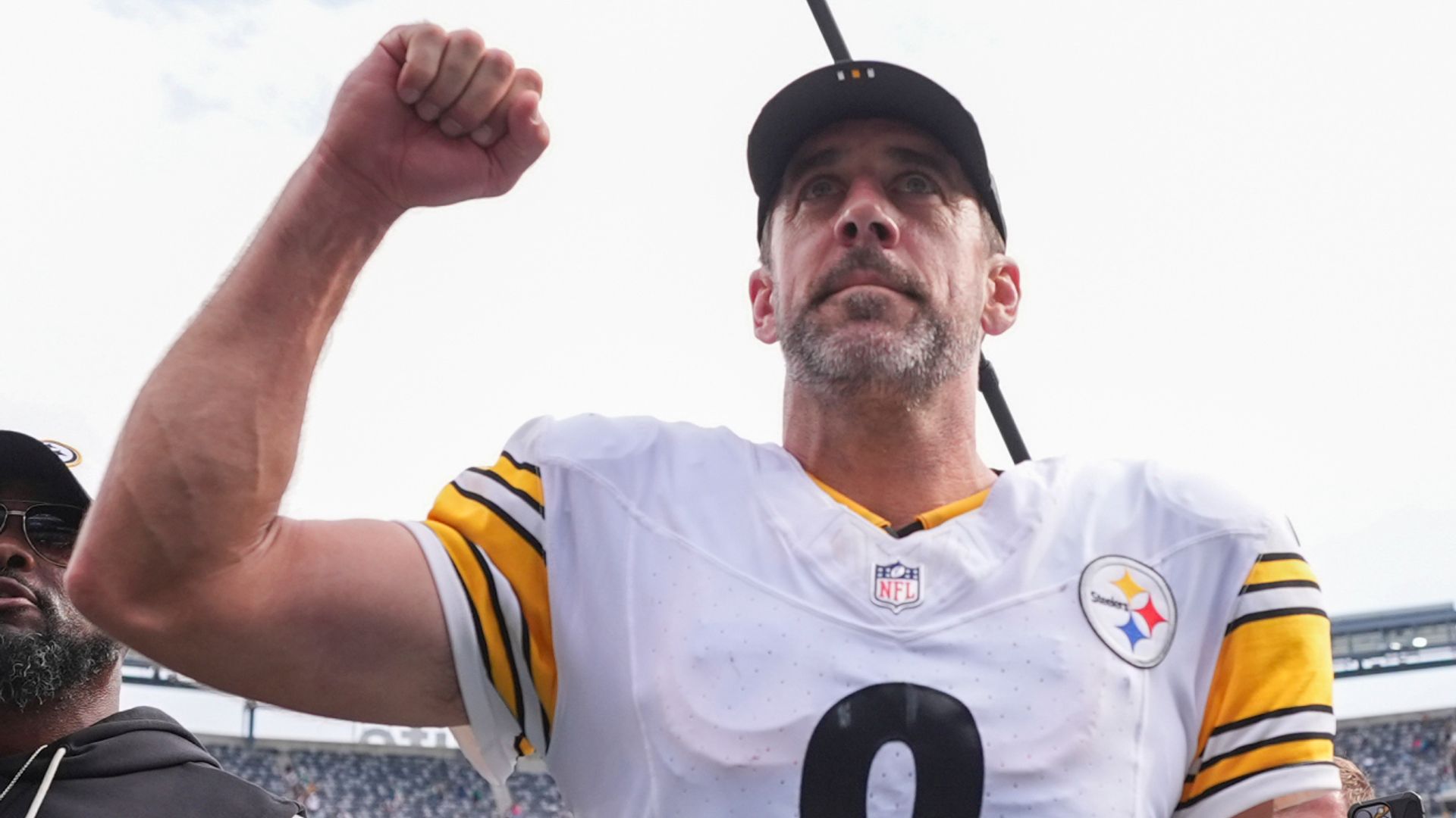 Rodgers stars on debut as Steelers beat Jets in epic
