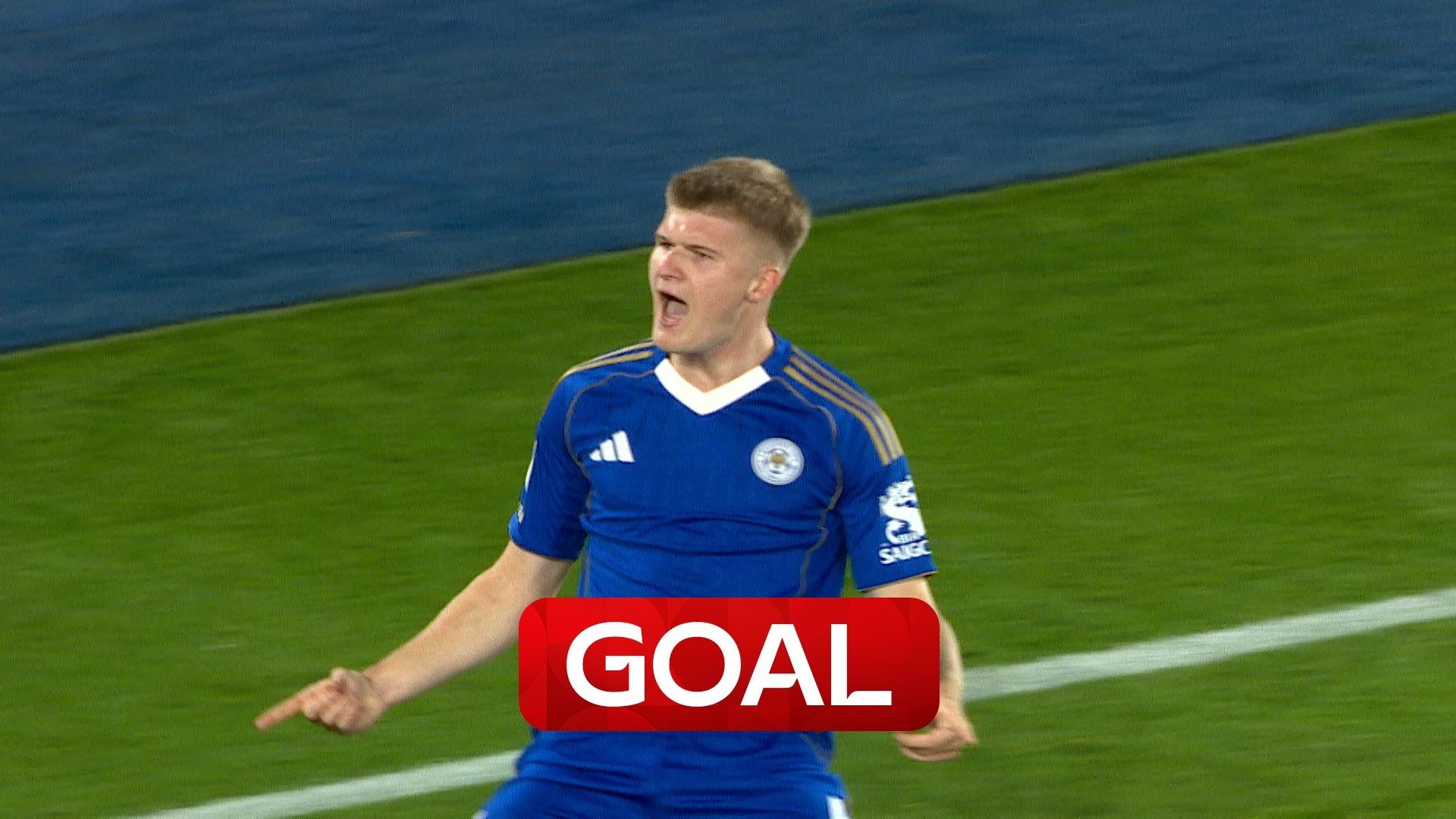 'It's a real work of art!' | James finishes off lovely team move to open scoring