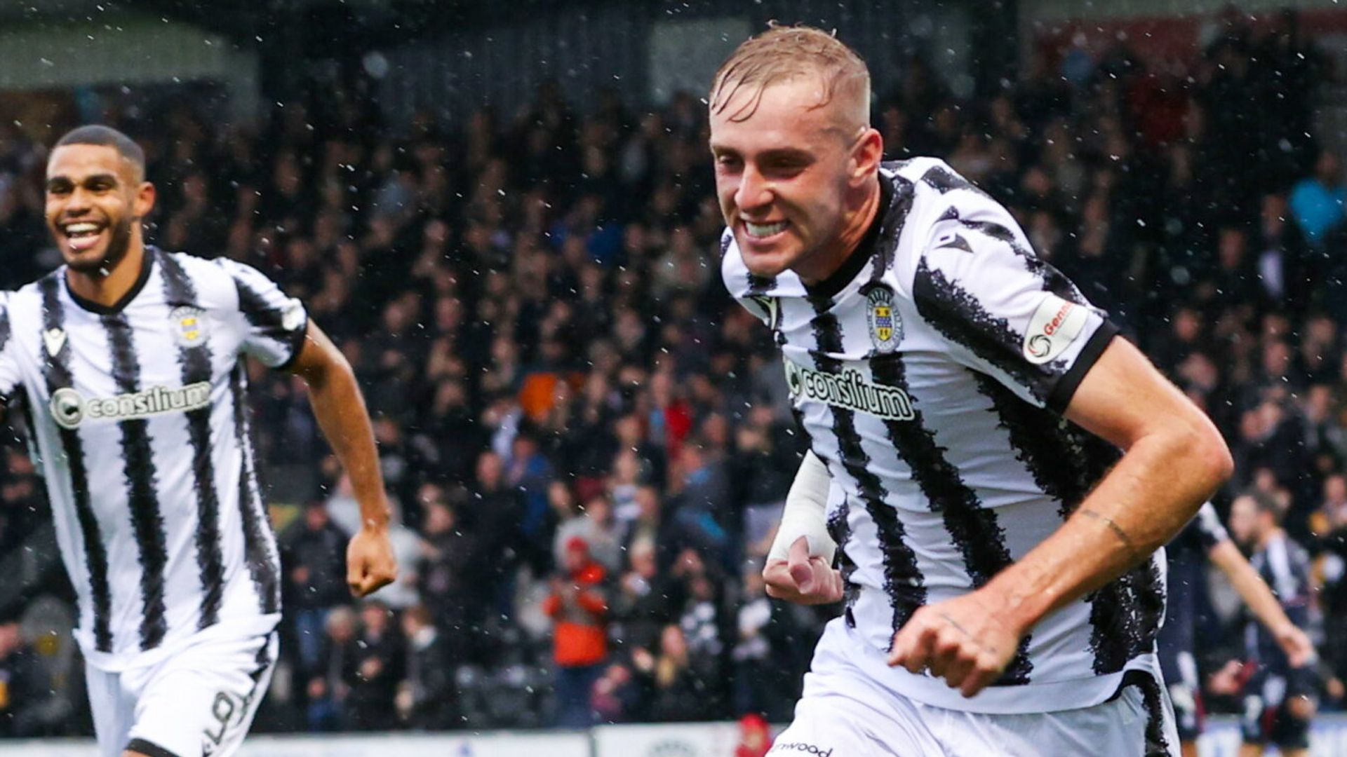 St Mirren move third as Phillips strike downs Dundee