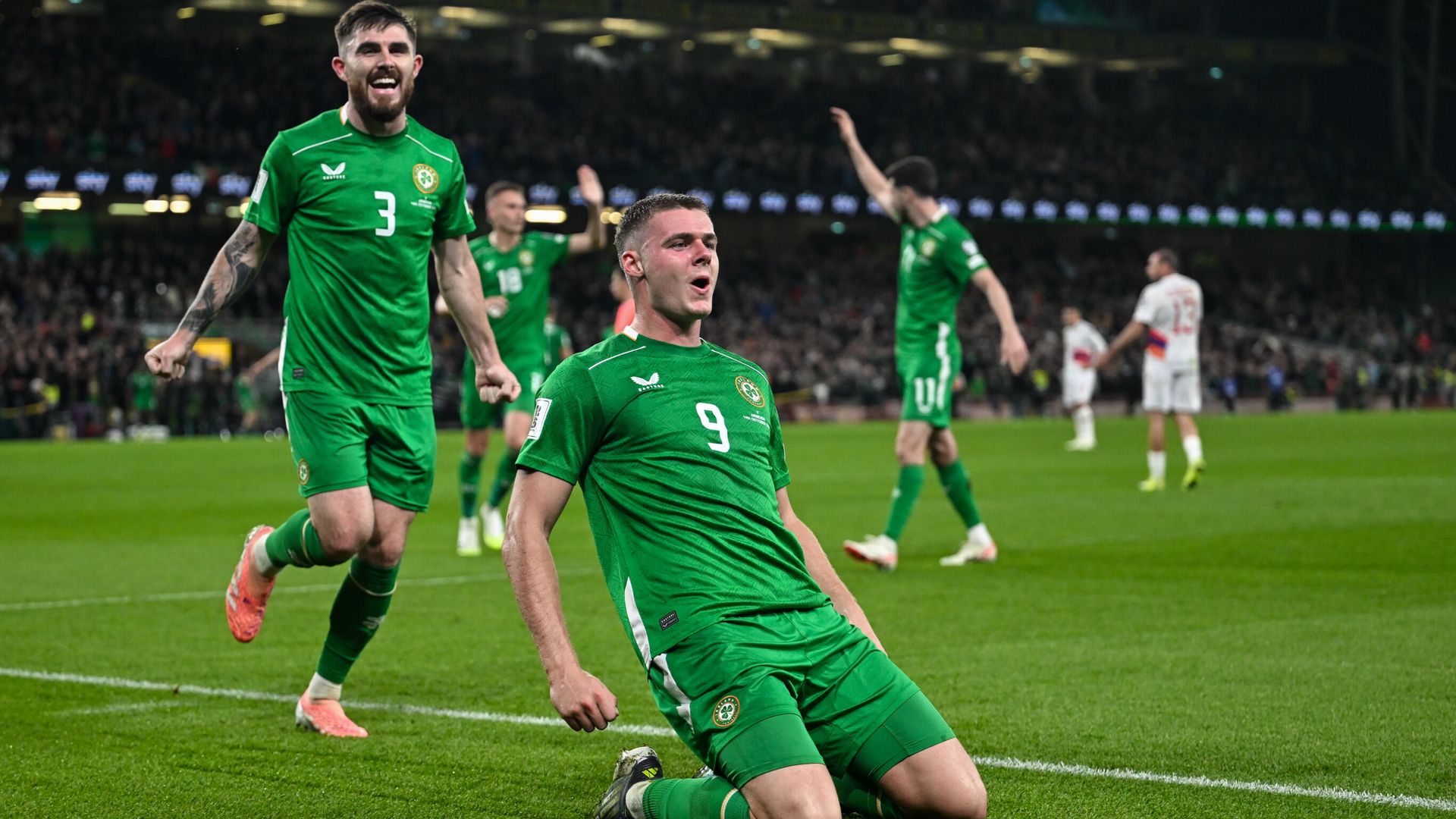 Ferguson header to beat Armenia keeps Ireland's World Cup hopes alive