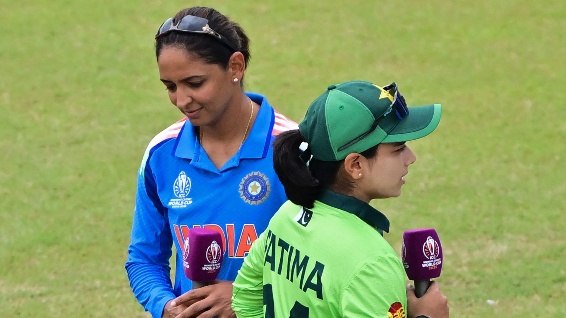 No captains' handshakes as India play Pakistan at Women's World Cup