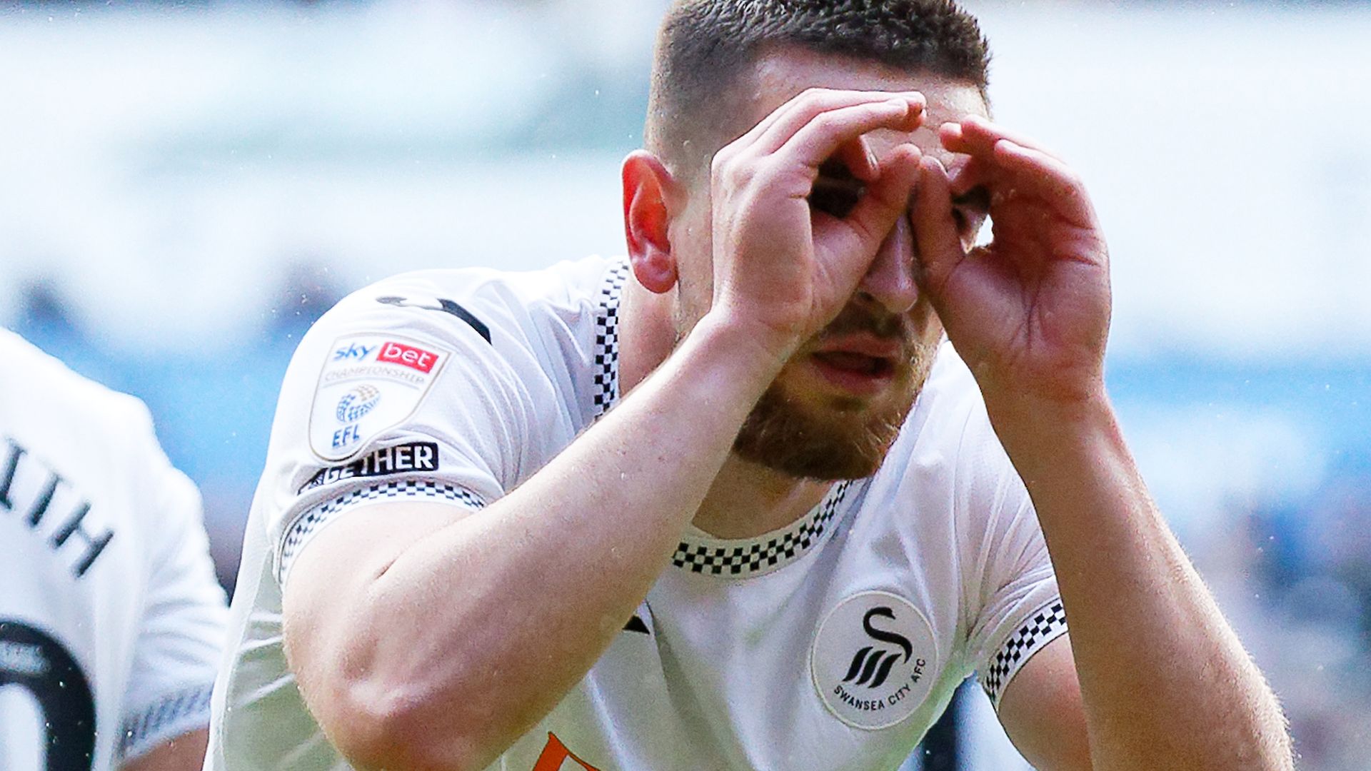 Norwich slip to five defeats in a row at Swansea as heat rises on Manning