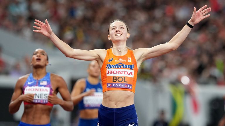 Femke Bol ha annunciato che passerà alla corsa degli 800 metri dopo essere diventata due volte campionessa del mondo sui 400 metri a ostacoli