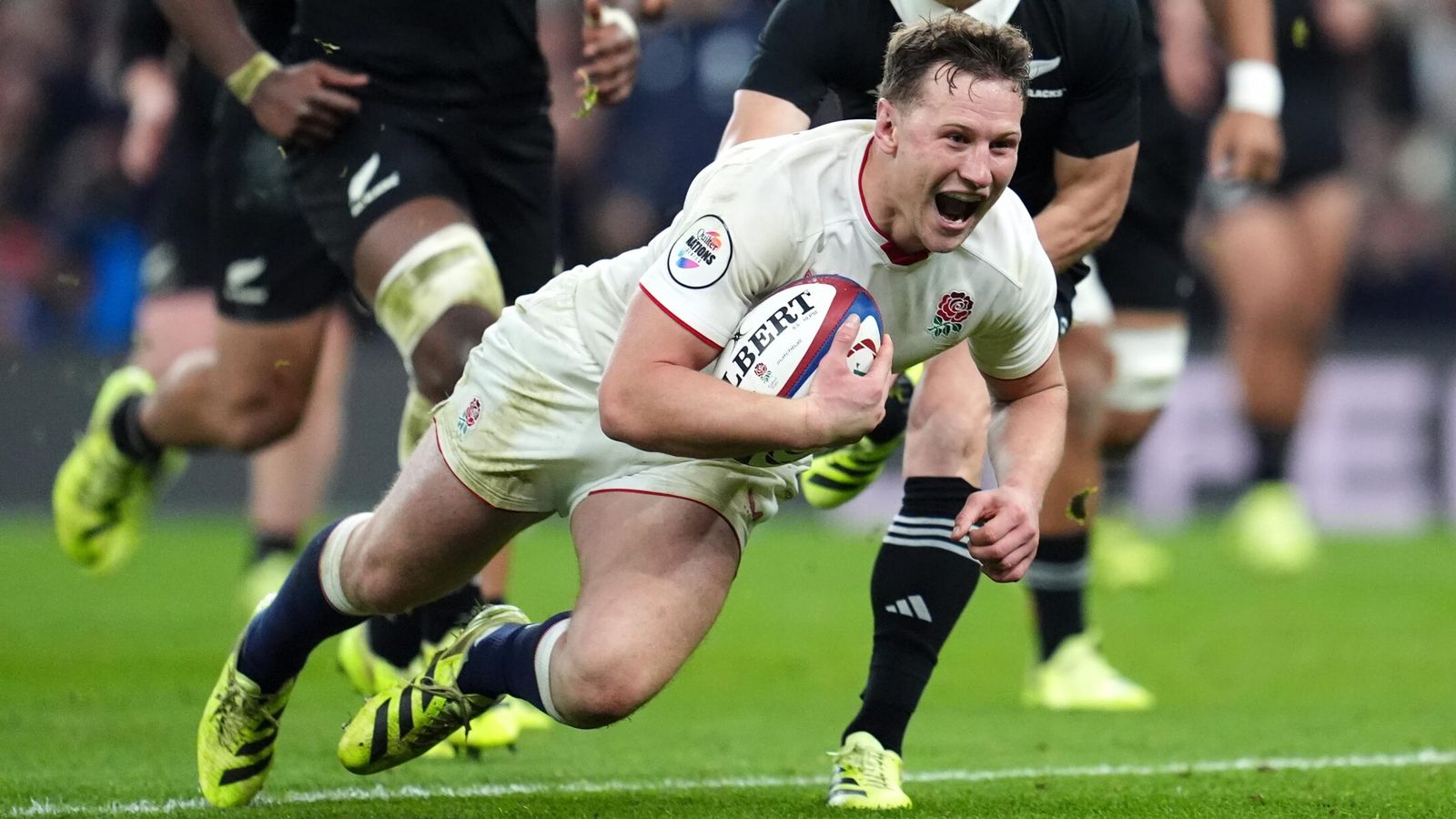 England 33-19 New Zealand: All Blacks drought ended as Steve Borthwick's side go 10 in row